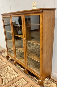 VINTAGE THREE DOOR OAK BOOKCASE.