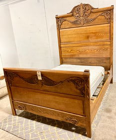 VINTAGE CARVED SOLID OAK HIGH BACK FULL SIZE BED