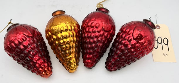 4 PC VINTGAGE BLOWN COLORED GLASS ORNAMENTS.