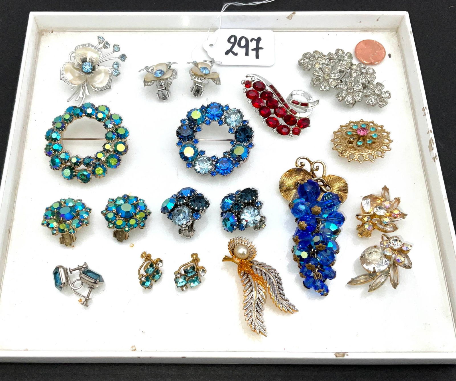 Vintage Aurora Borealis Crystal and Rhinestone Jewelry Assortment (1 of 5)