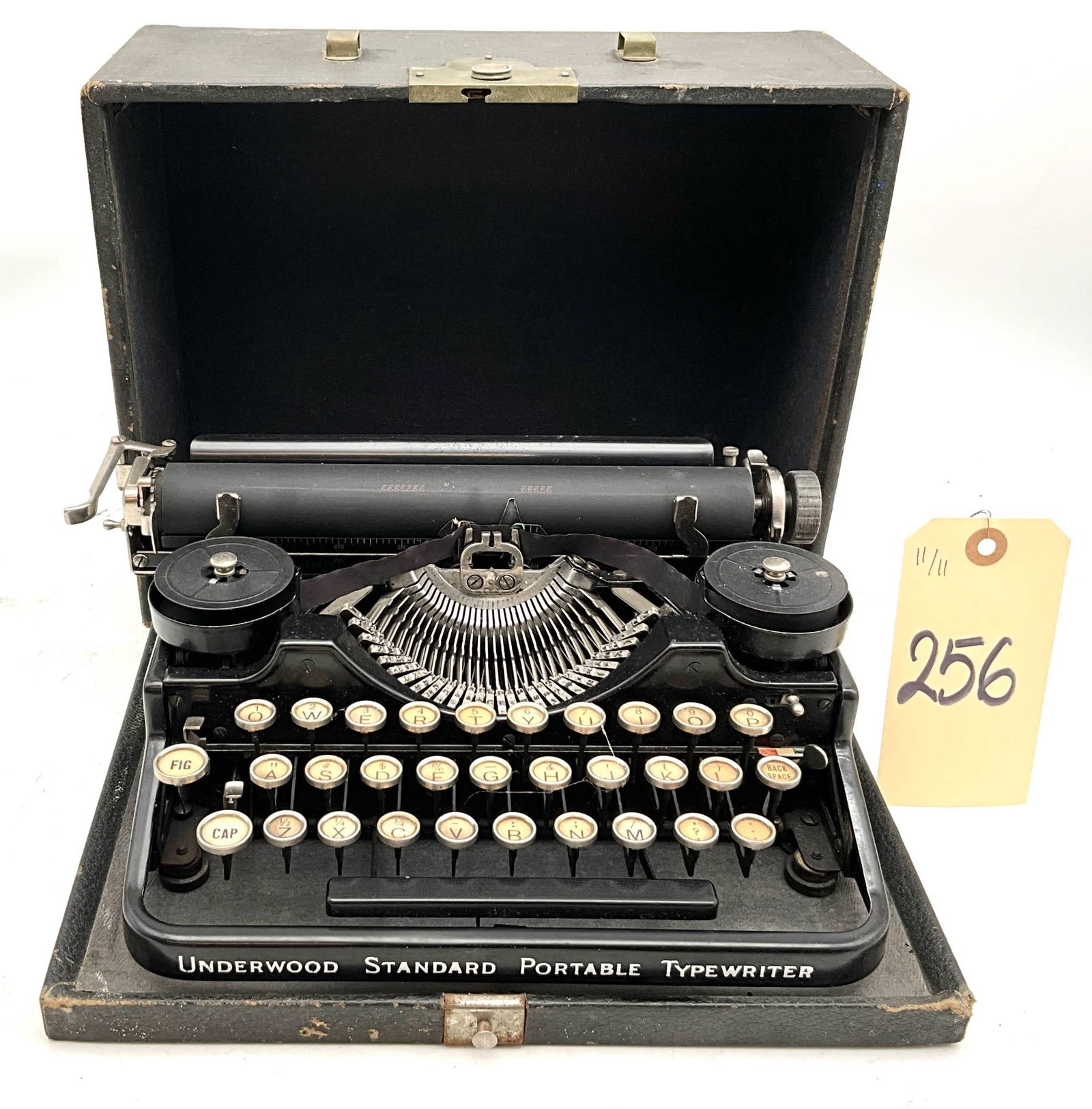 Underwood Standard Portable Typewriter with Case (1 of 4)