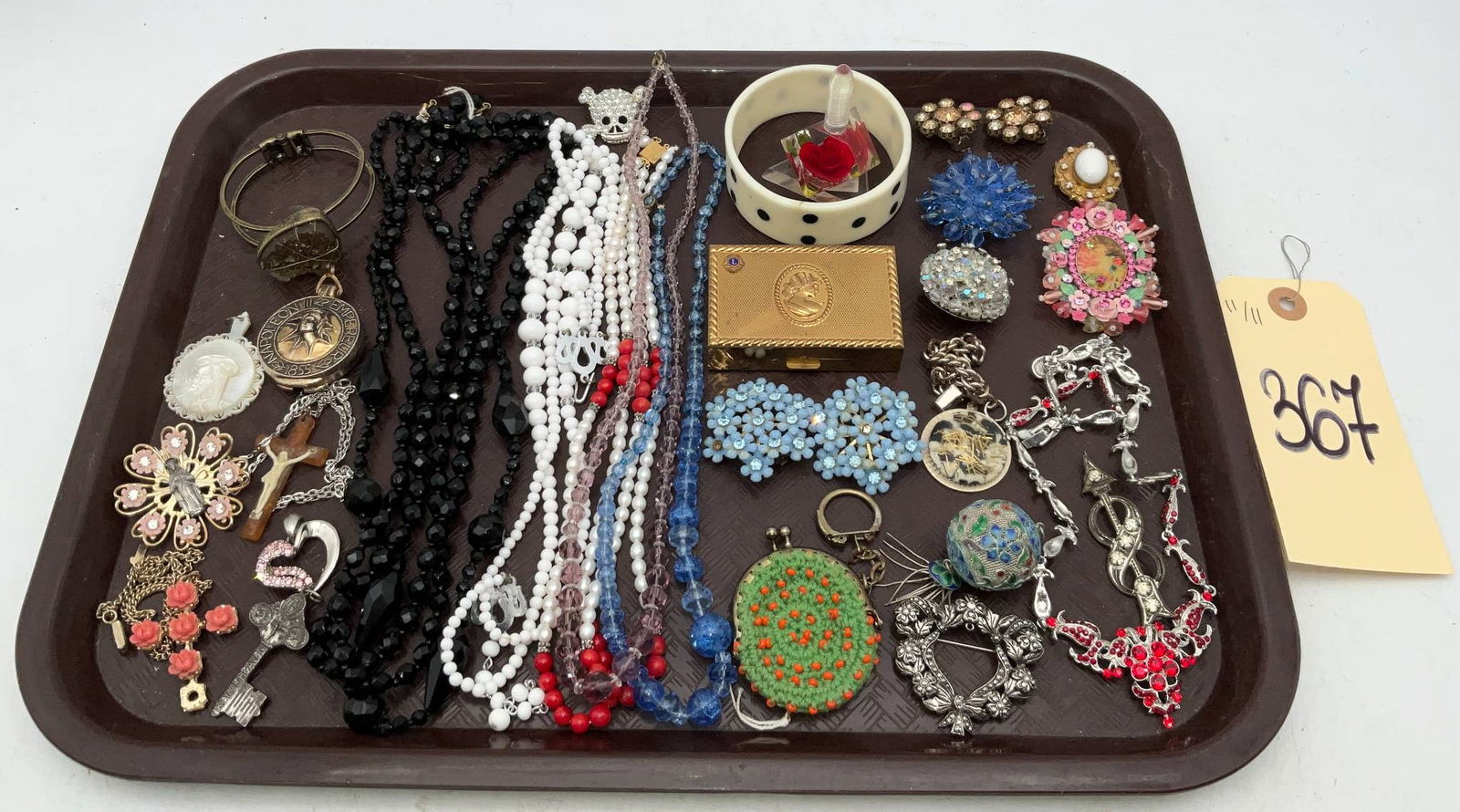 Costume Jewelry Lot Featuring Necklaces, Bracelets, Brooches, and Pendants (1 of 5)