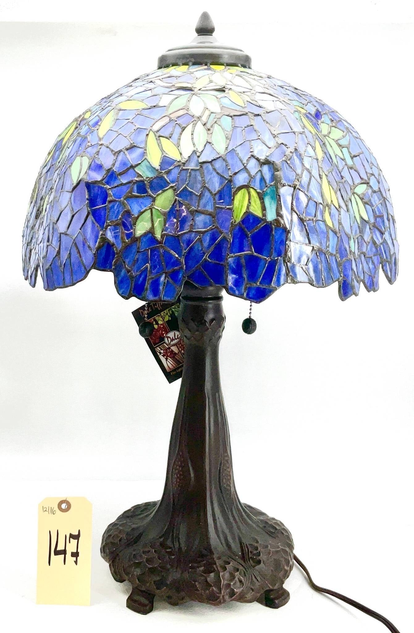 Dale Tiffany Stained Glass Table Lamp with Floral Motif: Dale Tiffany stained glass table lamp featuring a blue and green floral motif across the shade, accentuated by intricate leaf patterns. The shade, made from hand-cut glass pieces, measures 17 inches i