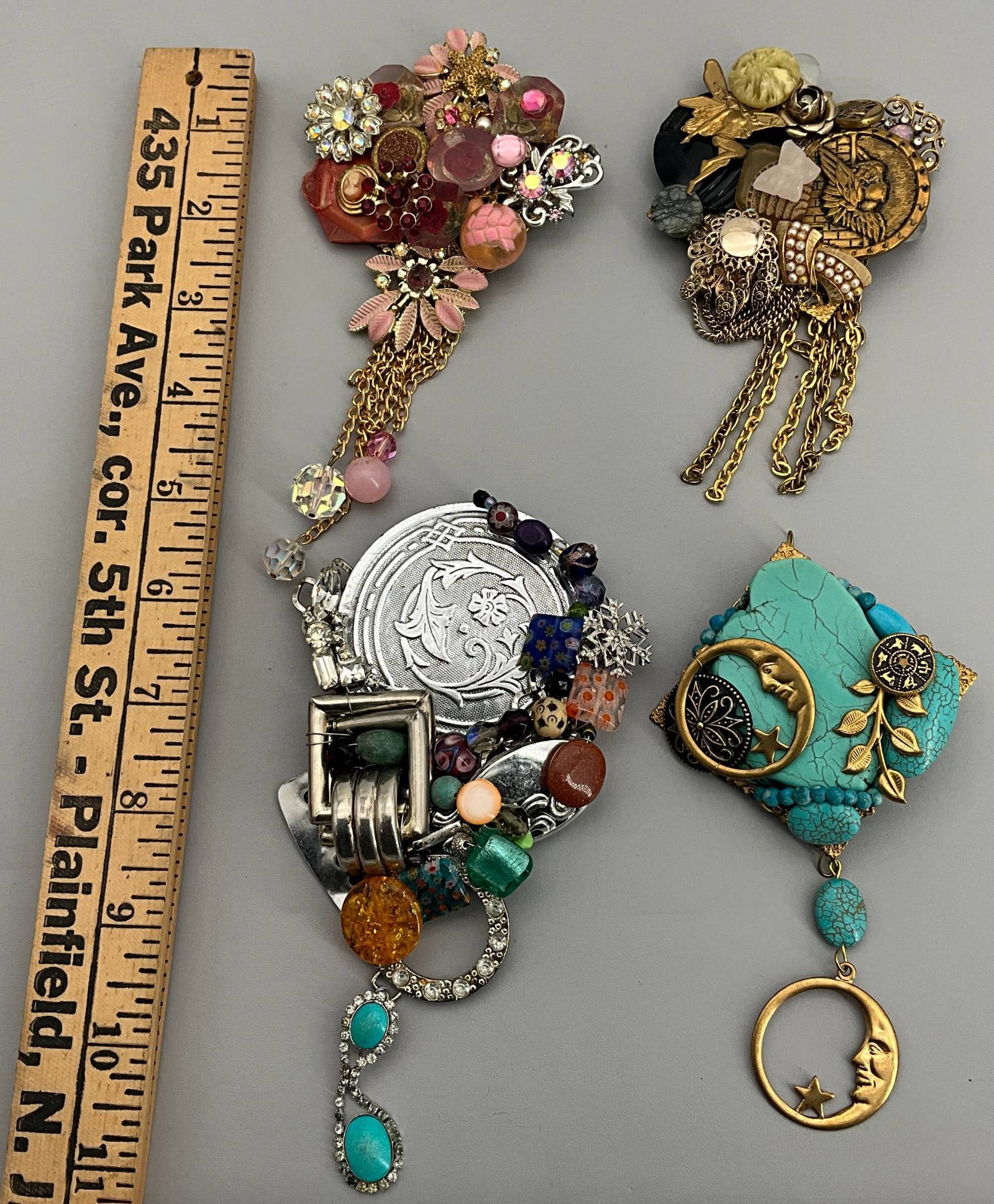 4 Decorative Brooches Signed Sarah Jane (1 of 6)