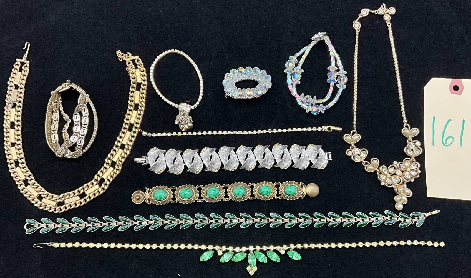 Chain Necklaces, Bracelets, and Jewelry Accessories (1 of 6)