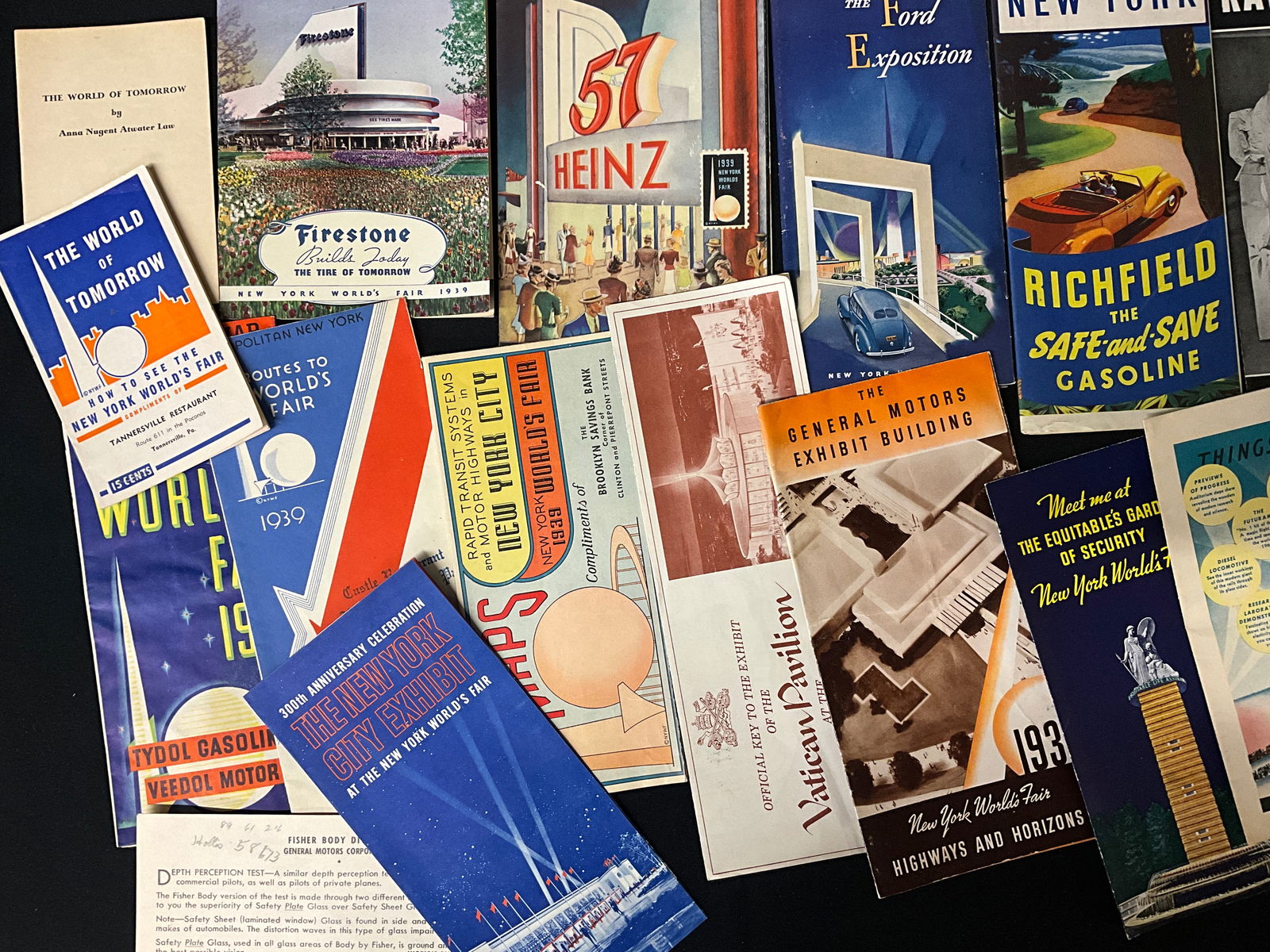 A Collection of 1939 New York World's Fair Vintage Postcards and Paper Ephemera - 4