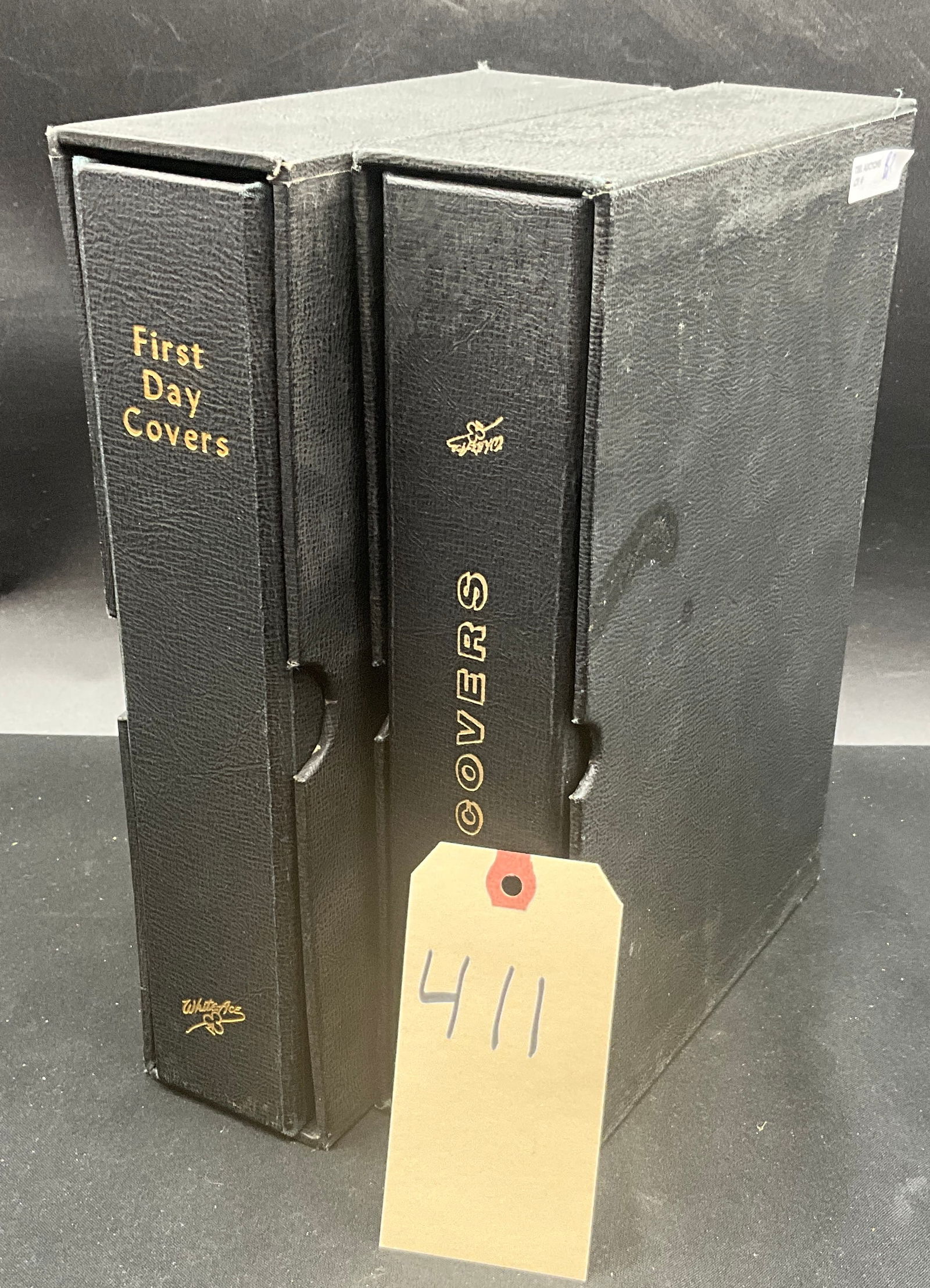 US 1948-1977 First Day Cover Collection, Two White Ace Albums: This collection comprises approximately 250 US First Day Covers (FDCs) from 1948 to 1977, primarily featuring ArtCraft cachets and housed in two White Ace brand albums. Key philatelic items include