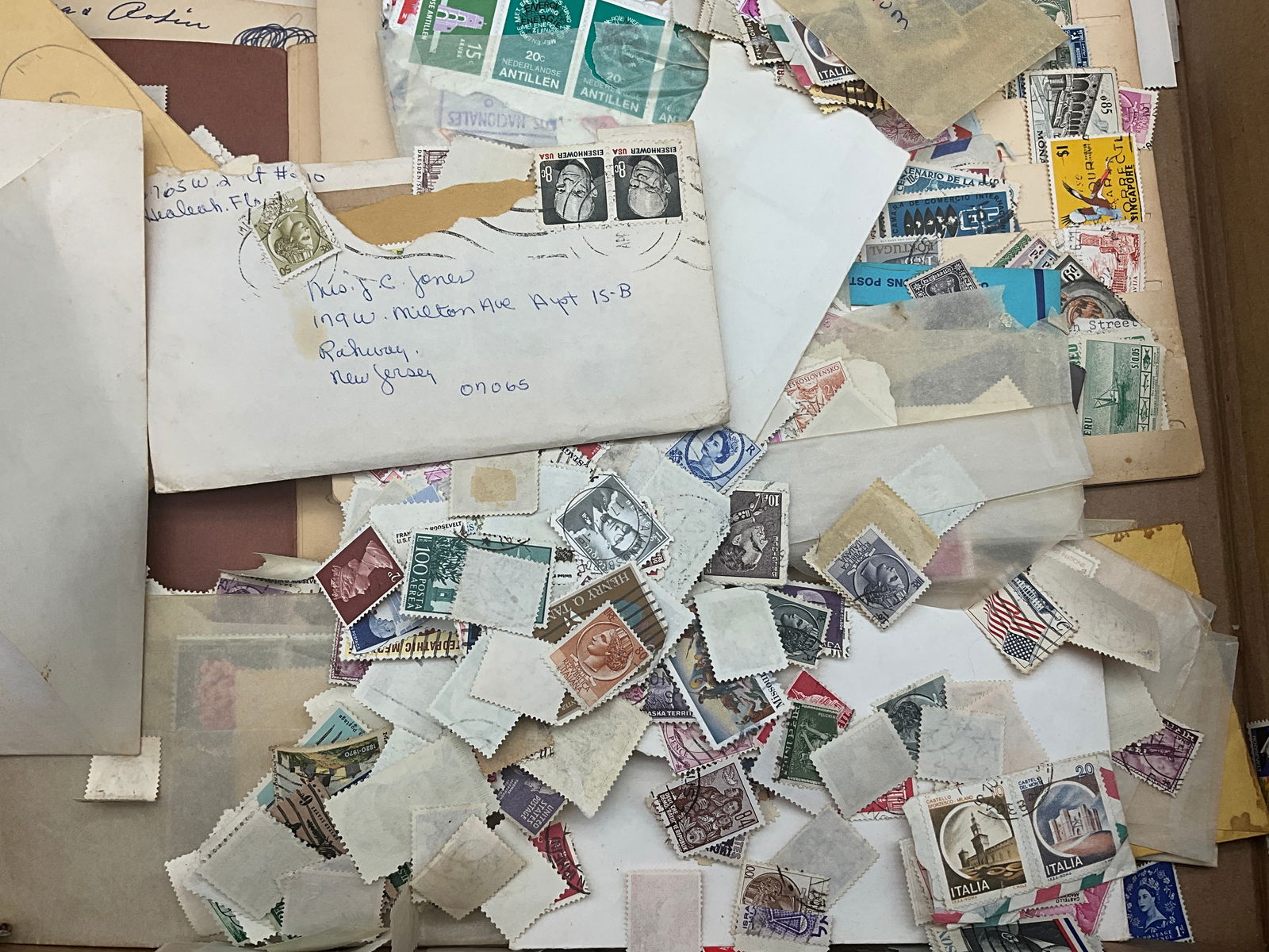 A Lot of US and Worldwide Postage Stamps - 4