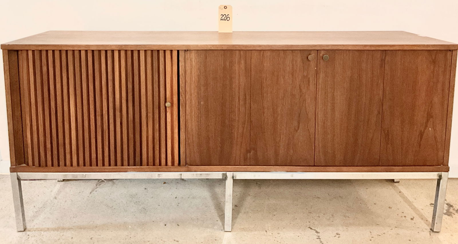 Vintage Mid-Century Modern Credenza (1 of 6)