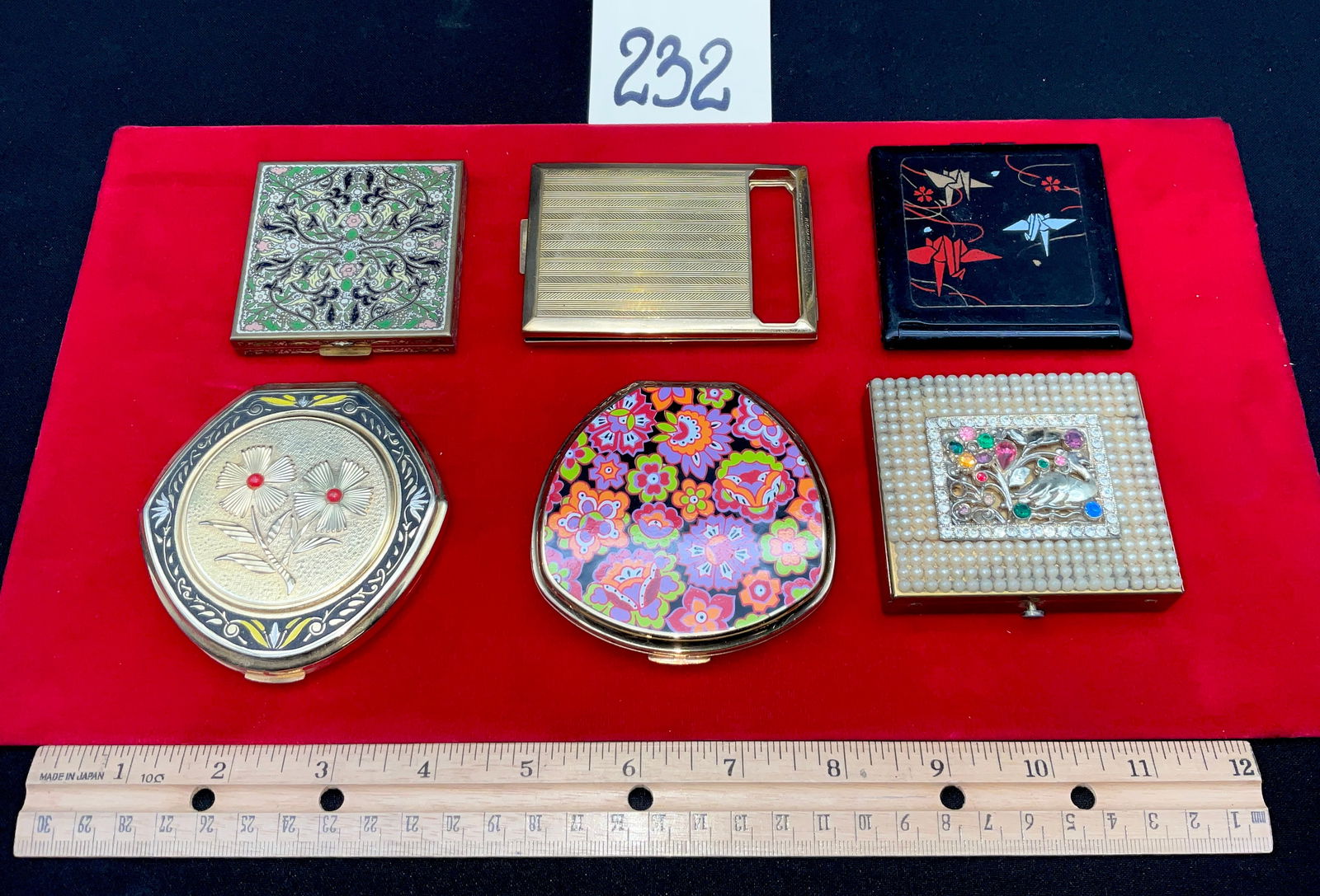 Collection of Vintage Vanity Compacts, Stratton, Volupt?, and Richard Hudnut, Enamel and Gold-Tone (1 of 6)