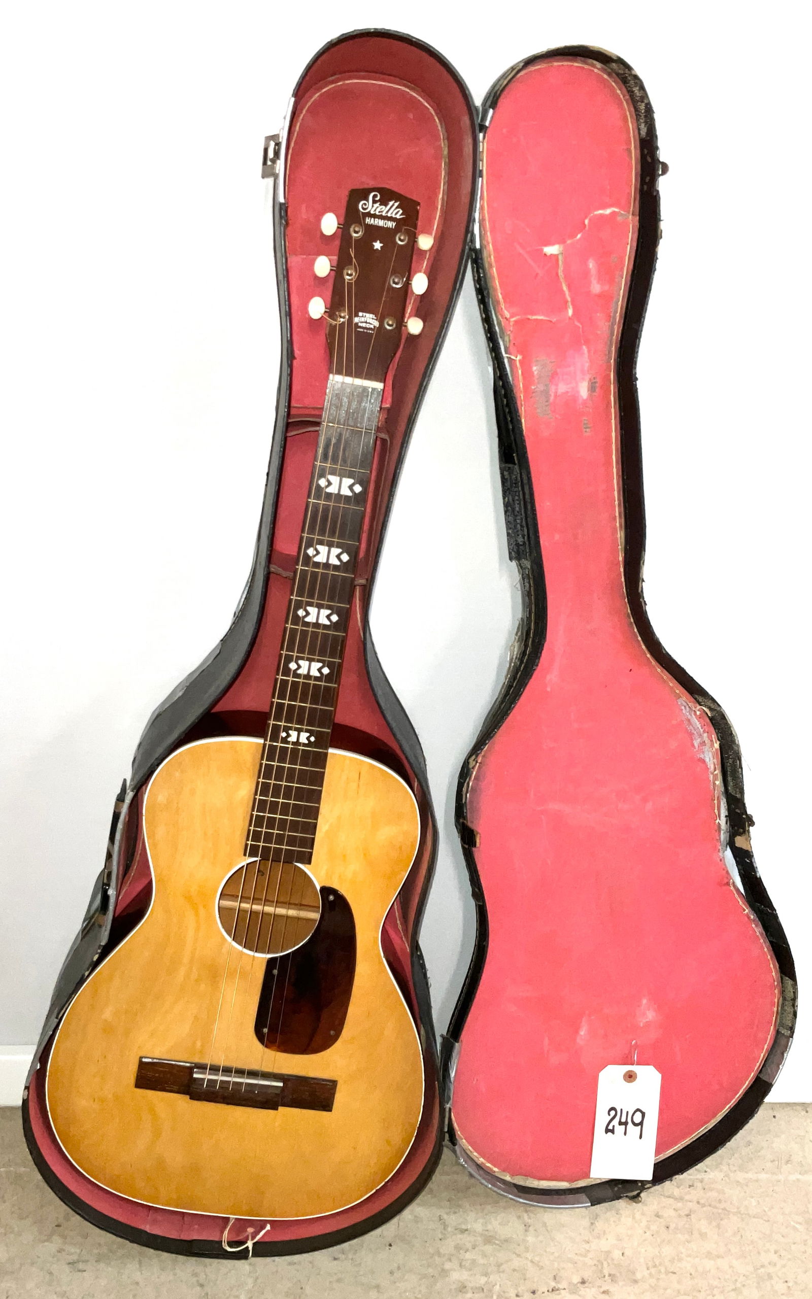Harmony, 'Stella Parlor Guitar' (1 of 8)