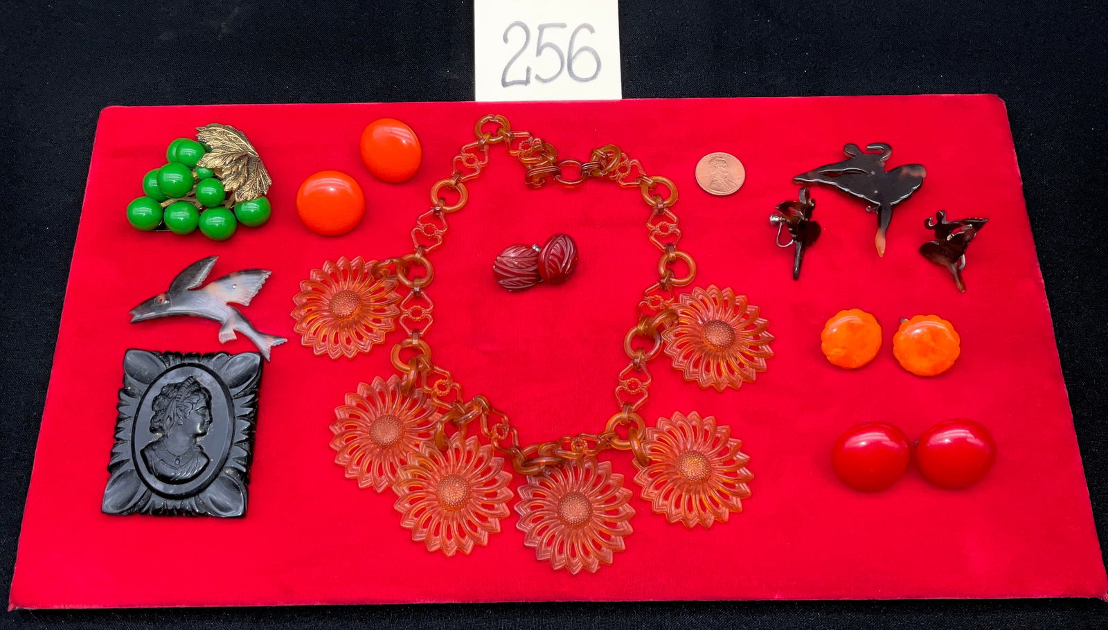 Gold-Tone Base Metal Vintage Costume Jewelry Collection: This vintage costume jewelry collection is highlighted by a Banana Republic amber-toned resin sunflower statement necklace. The lot features an assortment of mid-century plastic and resin