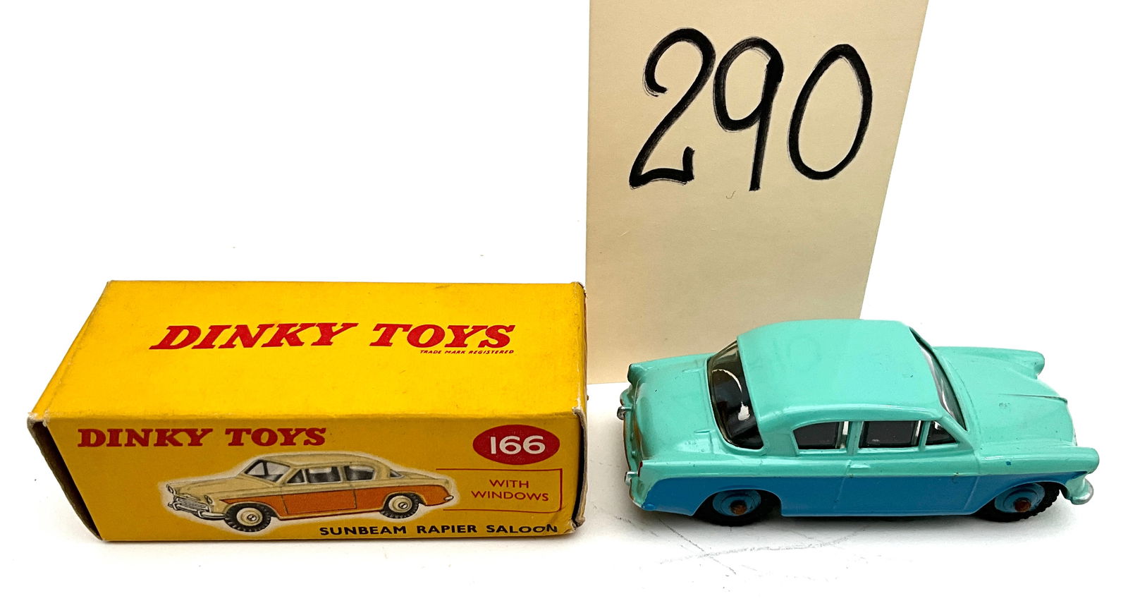 Dinky Toys Sunbeam Rapier Saloon No. 166, Vintage (1 of 4)