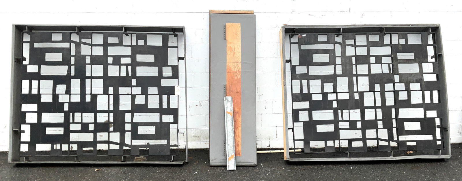 Mid-Century Modern Style Geometric Abstract Metal Wall Sculptures: This collection features large-scale architectural wall panels or decorative grilles executed in a Mid-Century Modern geometric style. Each piece is constructed from laser-cut or plasma-cut metal with