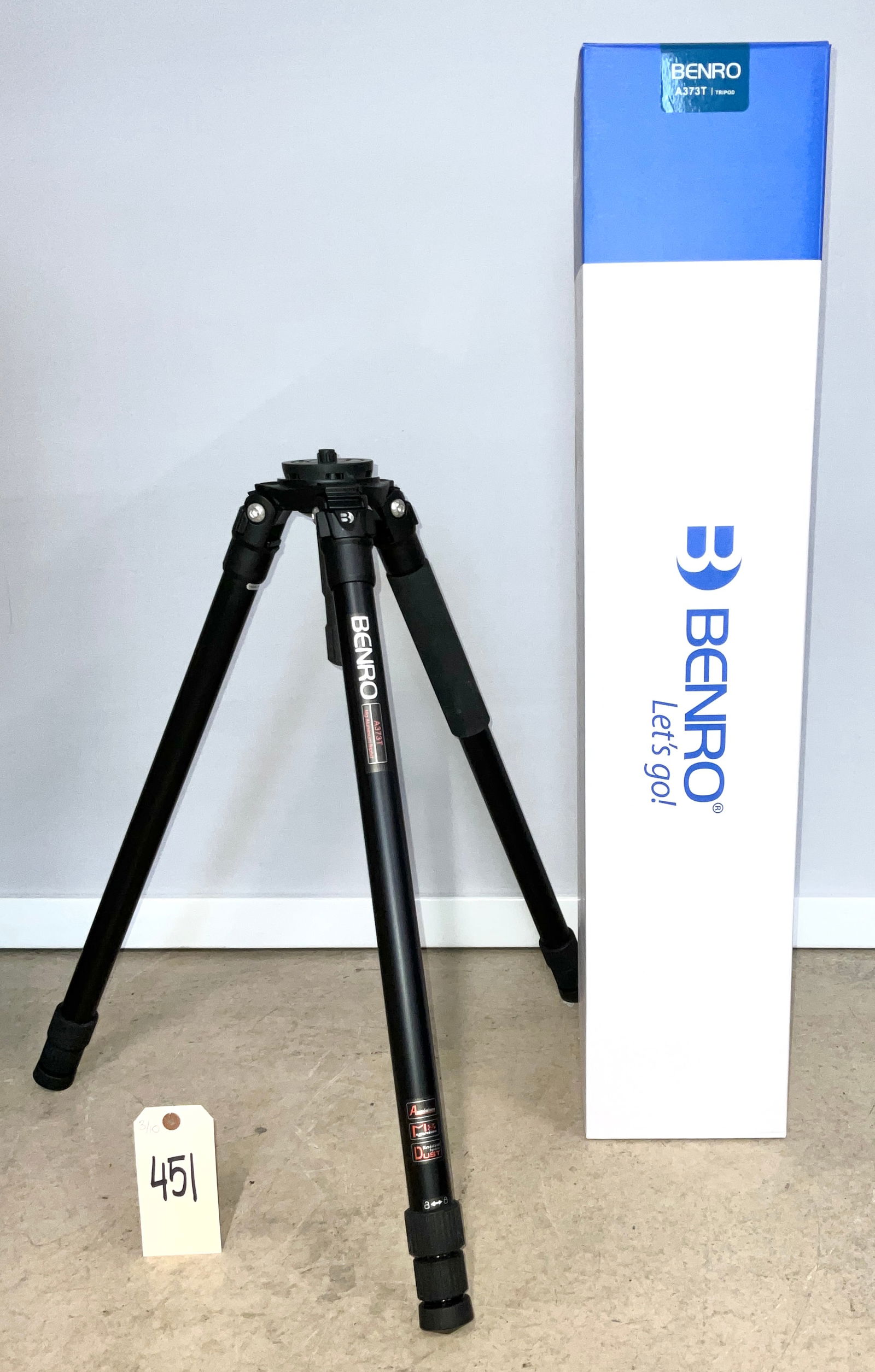 Benro A373T Magnesium-Aluminum Alloy Tripod with Original Box: This Benro A373T tripod is constructed from a magnesium-aluminum alloy with a black finish and features three-section single-tube legs. The top mounting platform is marked BL75 and includes an integra