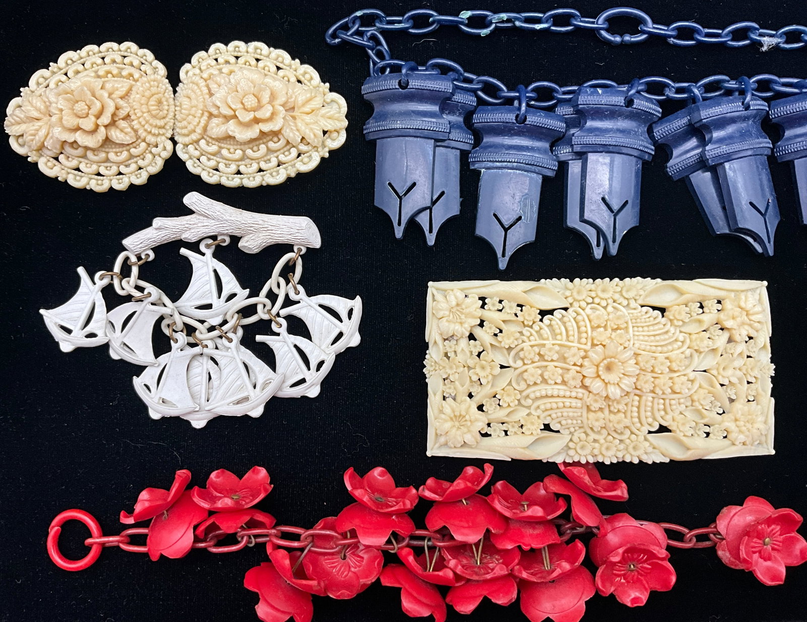 An Assortment of Mid-Century Celluloid and Molded Plastic Jewelry and Accessories - 4