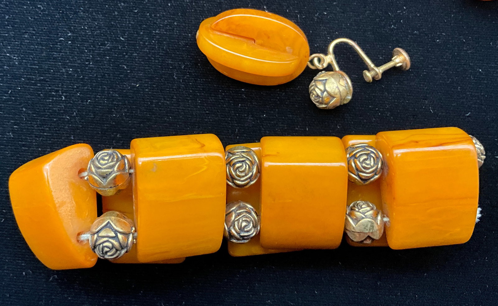 A Collection of Butterscotch and Amber-Toned Bakelite Costume Jewelry - 3