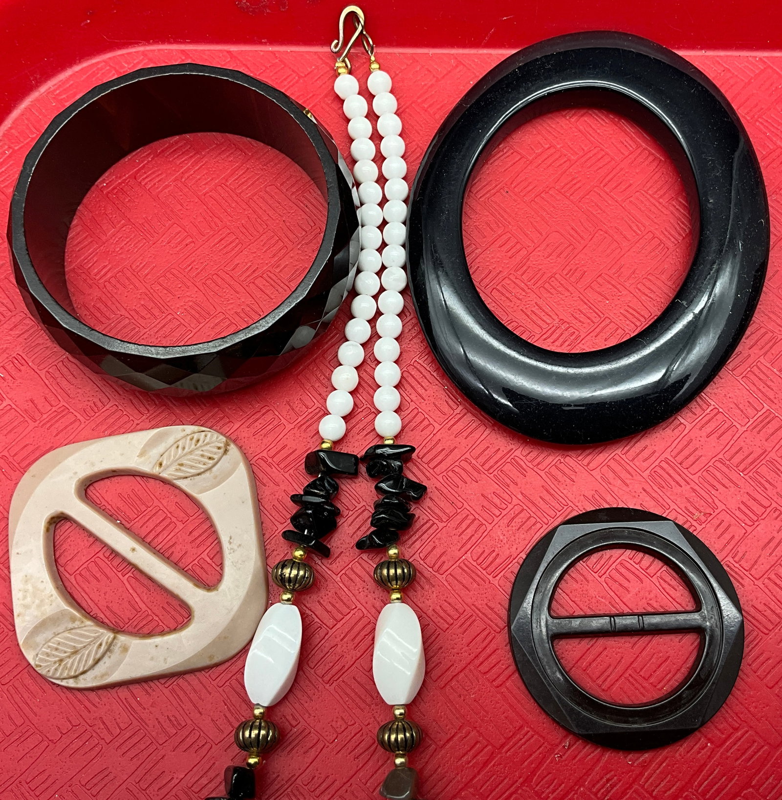 A Collection of Vintage Black and White Costume Jewelry and Accessories - 3