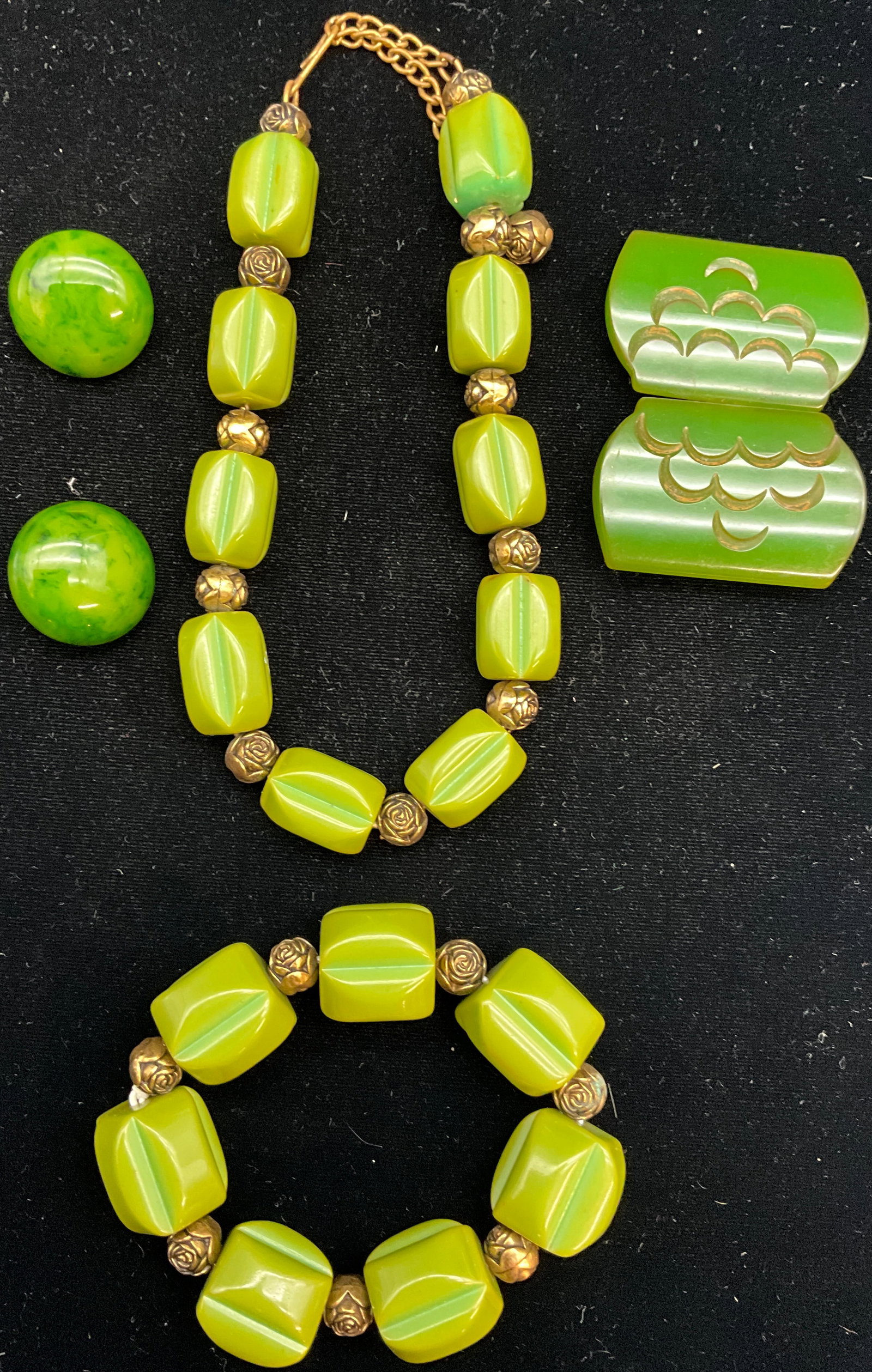 A Collection of Art Deco Green Bakelite Jewelry and a Matching Belt Buckle - 2