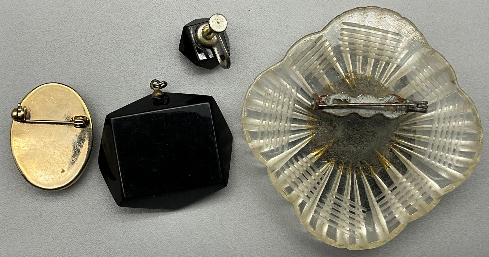 Collection of Five Cameo Jewelry Items - 4