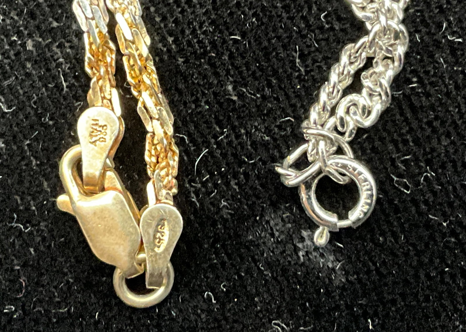 An Assortment of Eight Sterling Silver and Two-Tone Necklaces Including Sorrento - 7