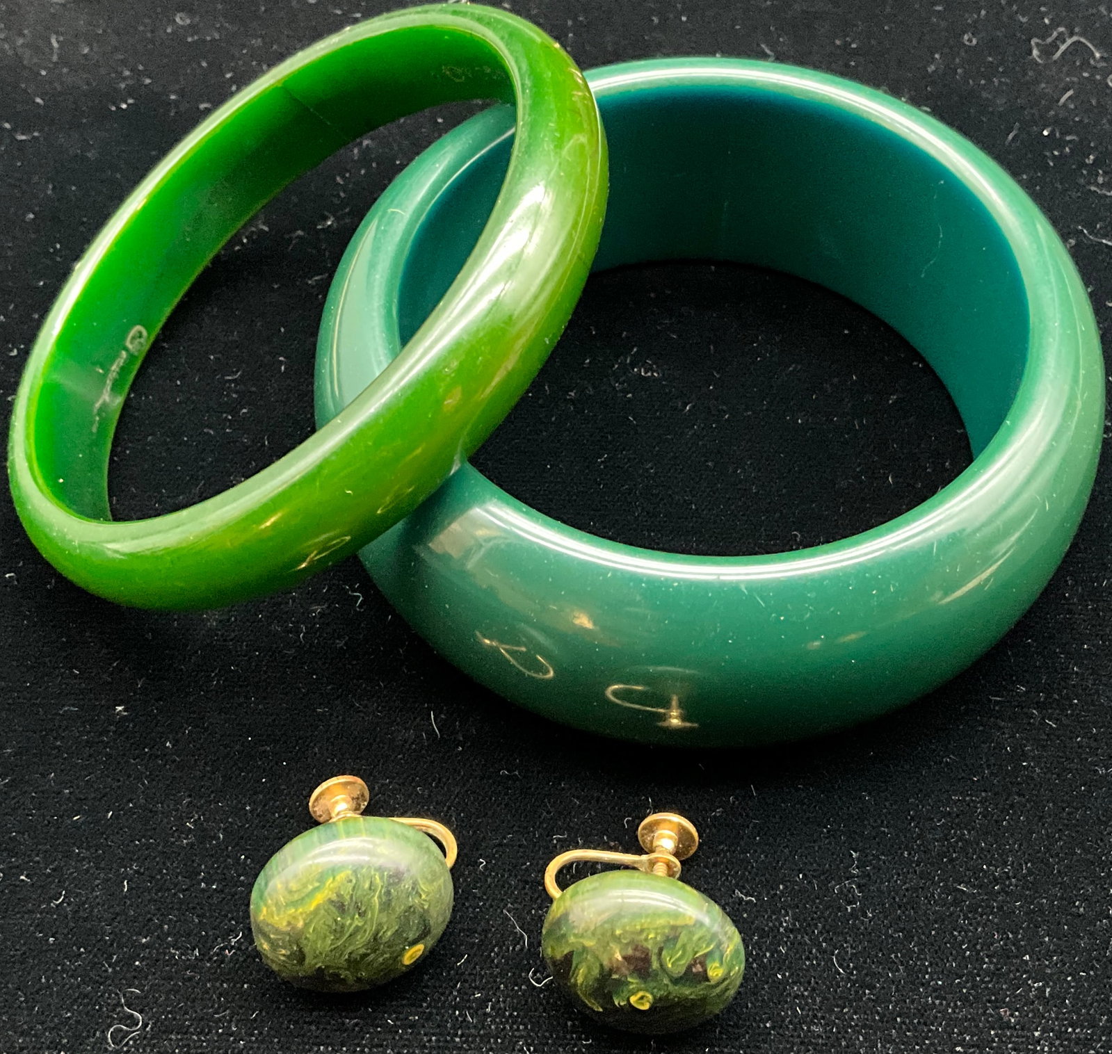 A Collection of Green Bakelite Jewelry - 2