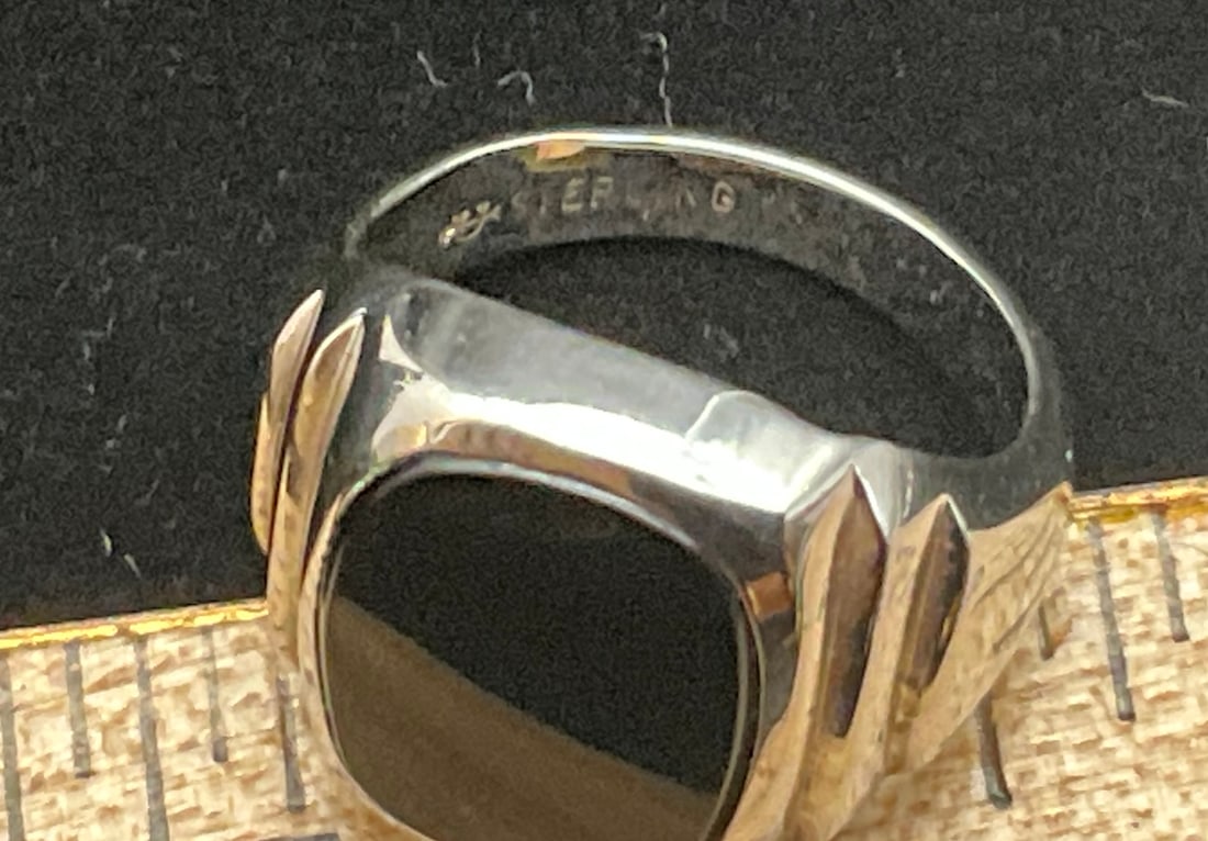 An Eight Piece Collection of Assorted Sterling Silver Rings - 4