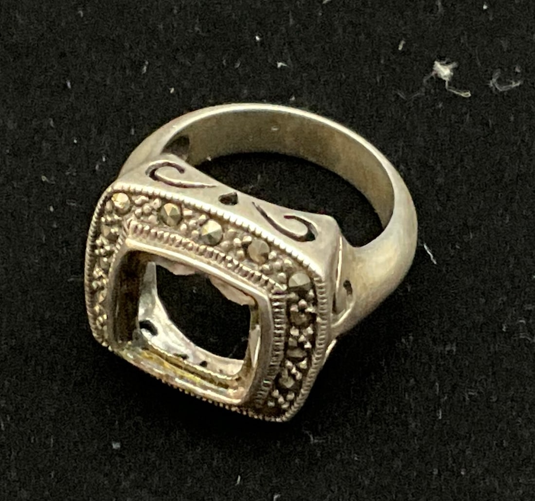 An Eight Piece Collection of Assorted Sterling Silver Rings - 7