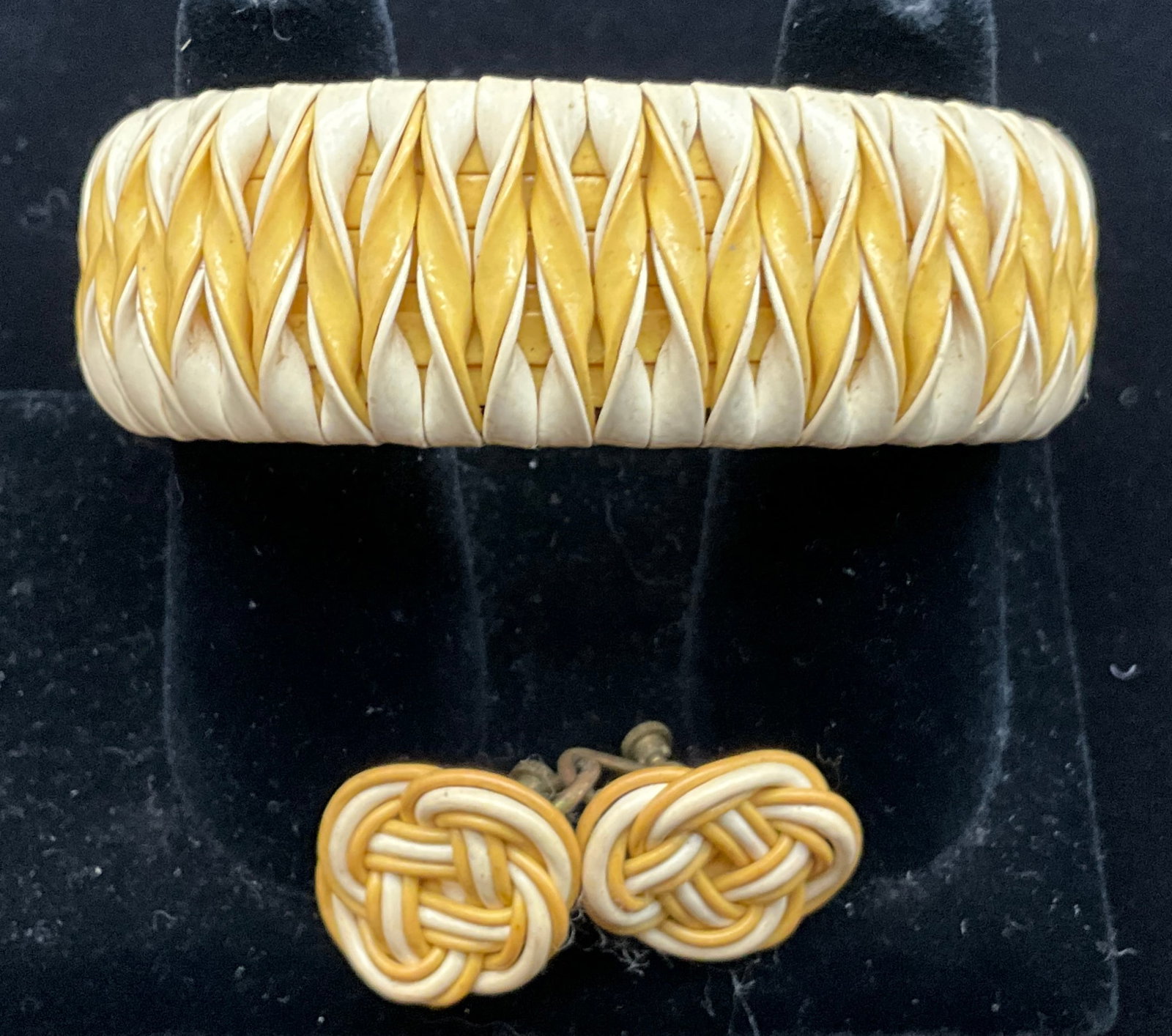 A Two-Piece Set of Vintage Woven Bicolor Costume Jewelry - 2