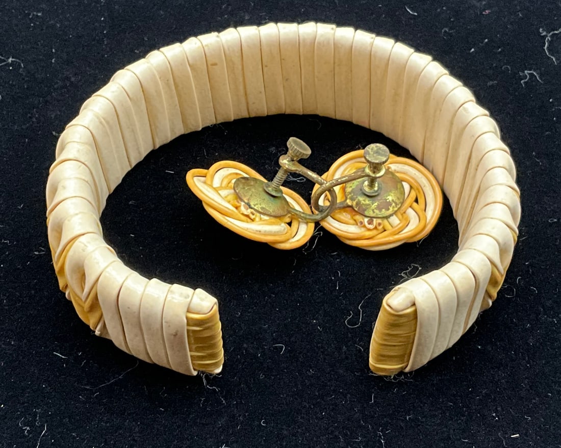 A Two-Piece Set of Vintage Woven Bicolor Costume Jewelry - 3