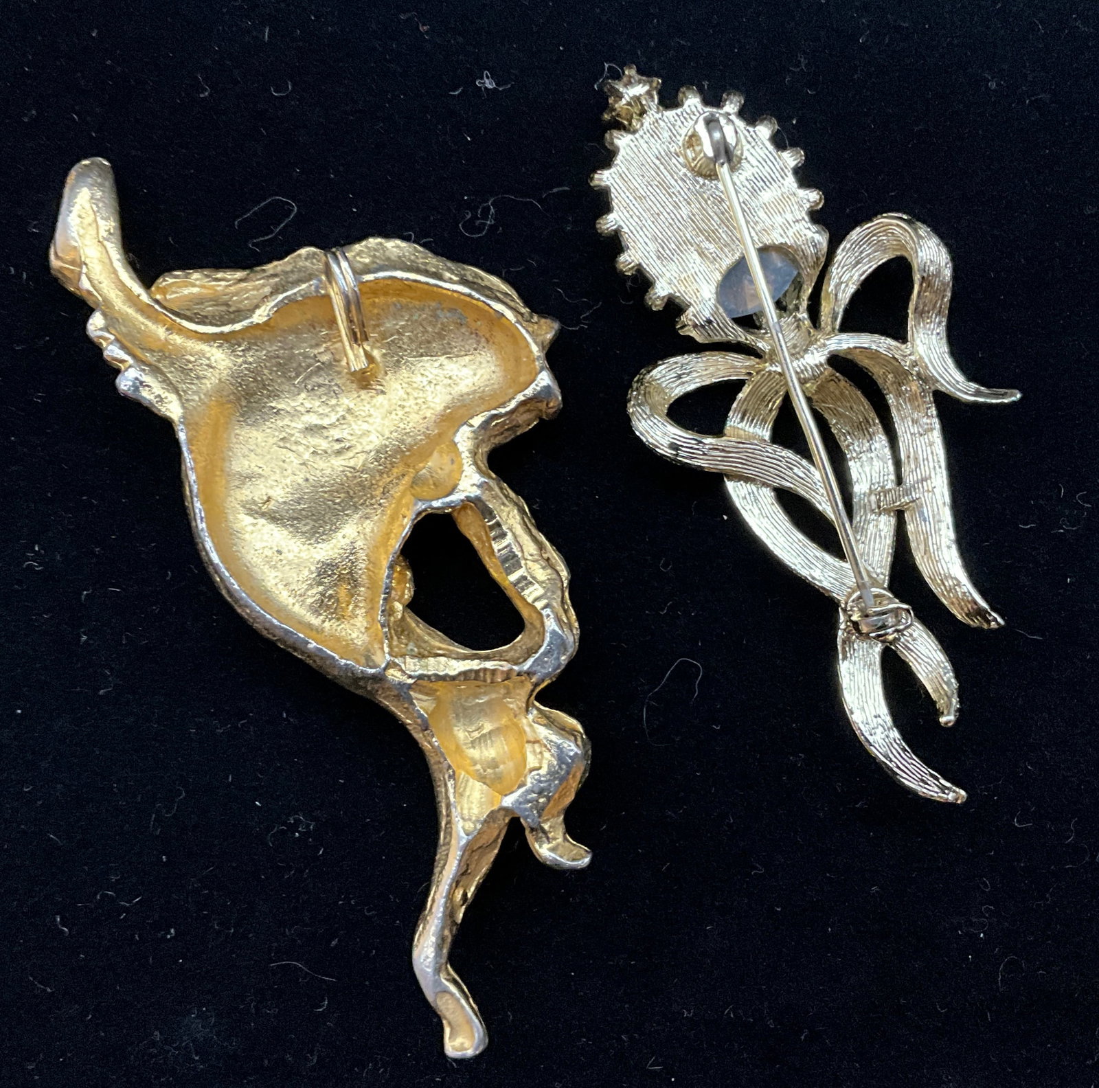 A Collection of Gold Toned Vintage Costume Jewelry - 3
