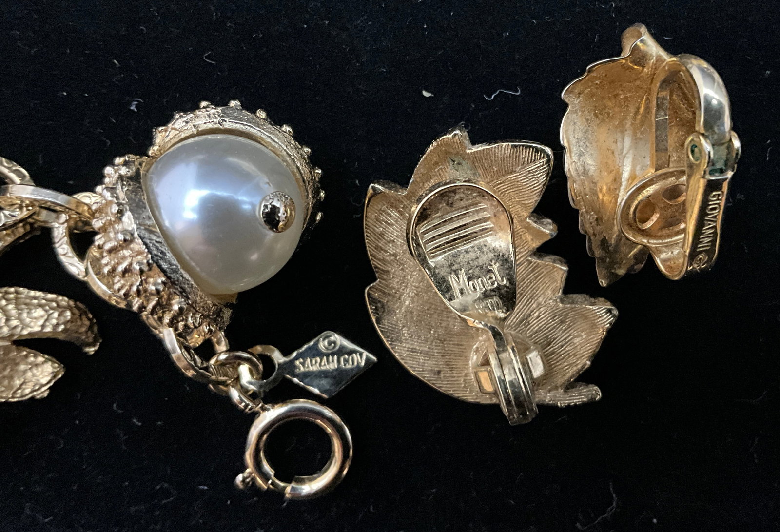A Collection of Gold Toned Vintage Costume Jewelry - 4