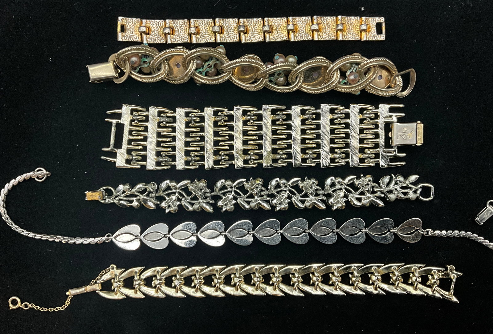 A Collection of Six Vintage Mid-Century Costume Jewelry Bracelets - 3