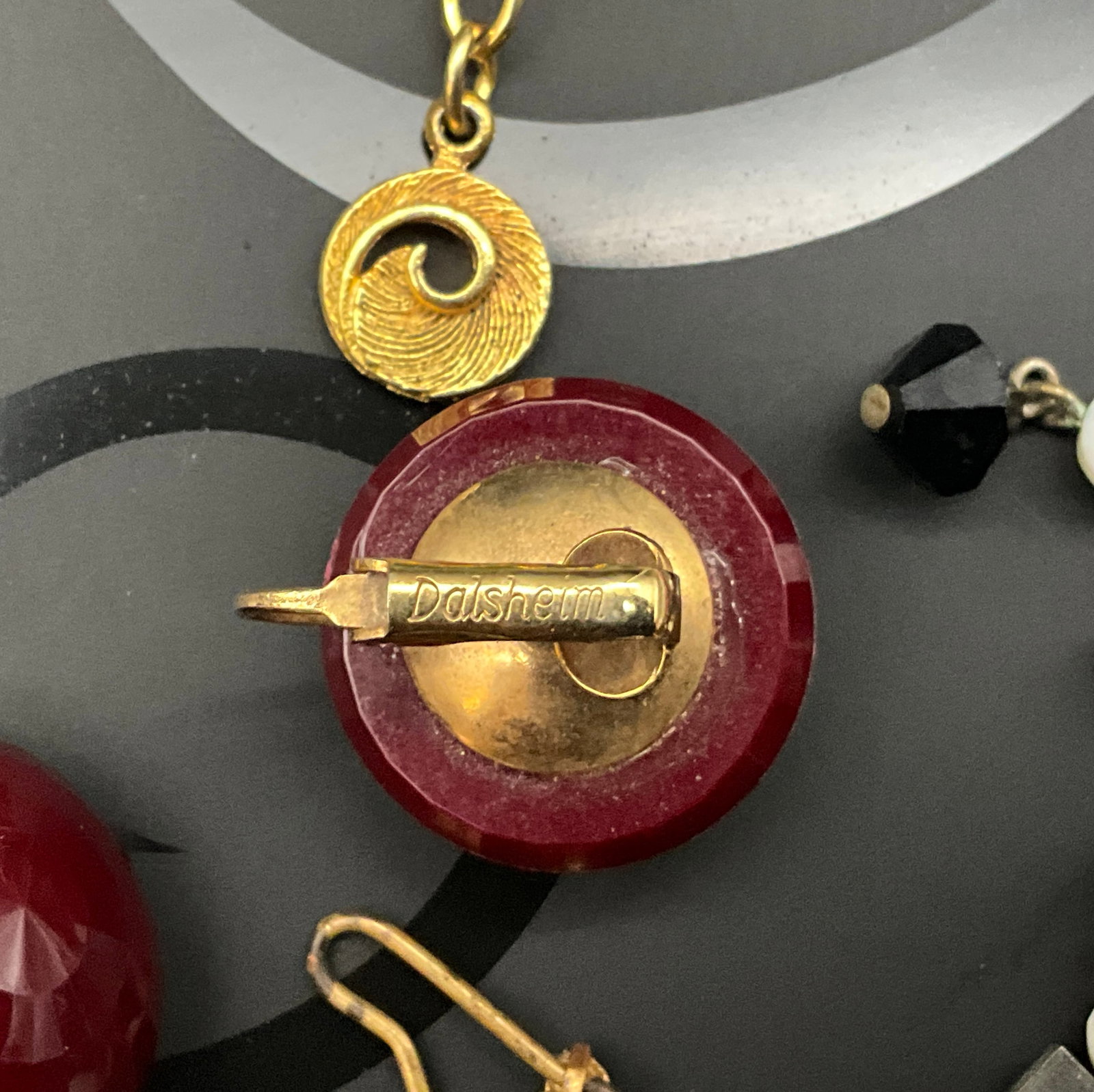A Collection of Vintage Mid-Century Costume Jewelry Including Richelieu and Dalsheim - 7
