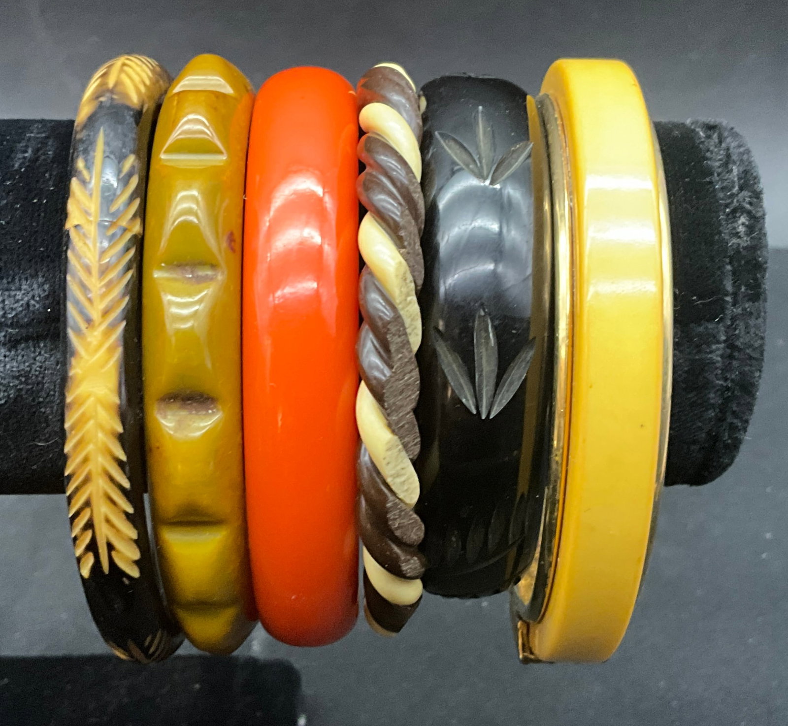 A Collection of Vintage Carved Bakelite Bangle Bracelets - 3