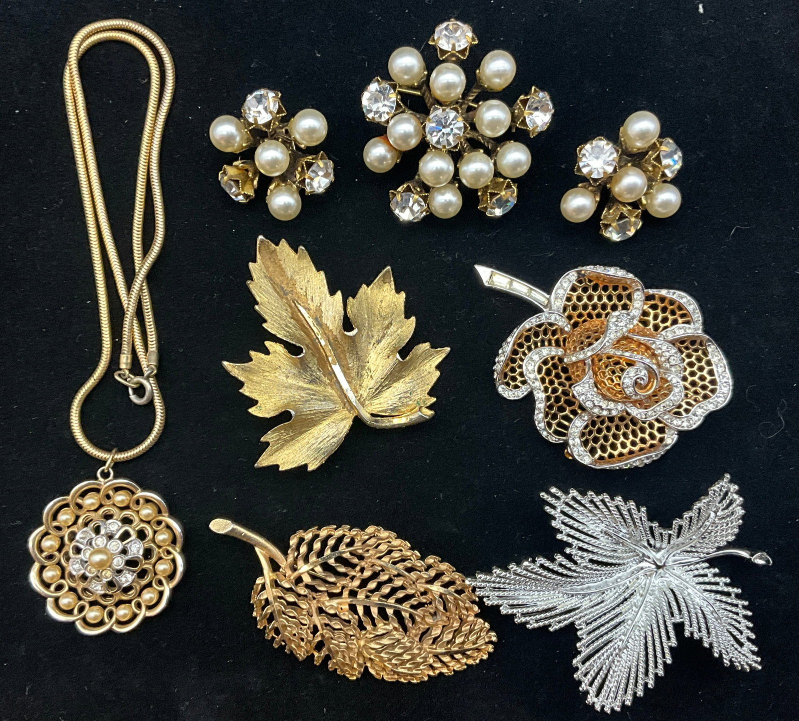 A Collection of Seven Pieces of Vintage Costume Jewelry - 2
