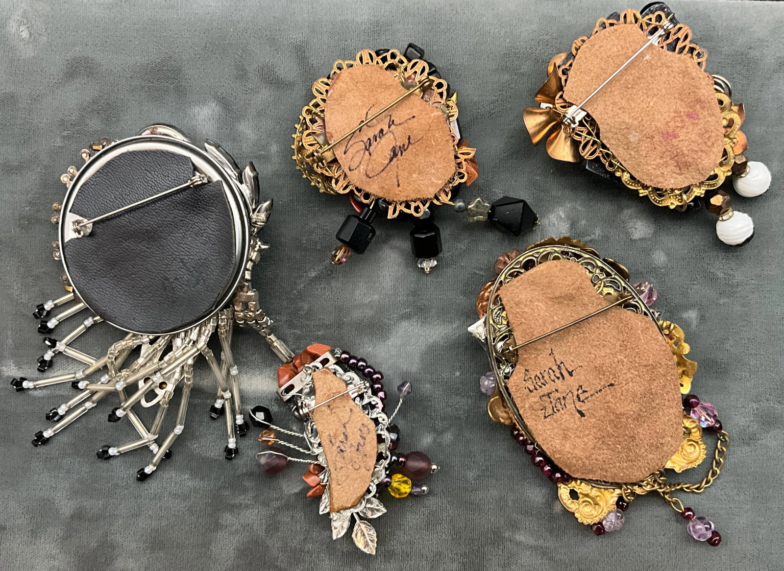 A Collection of Five Sarah Jane Artisan Mixed Media Assemblage Brooches - 3