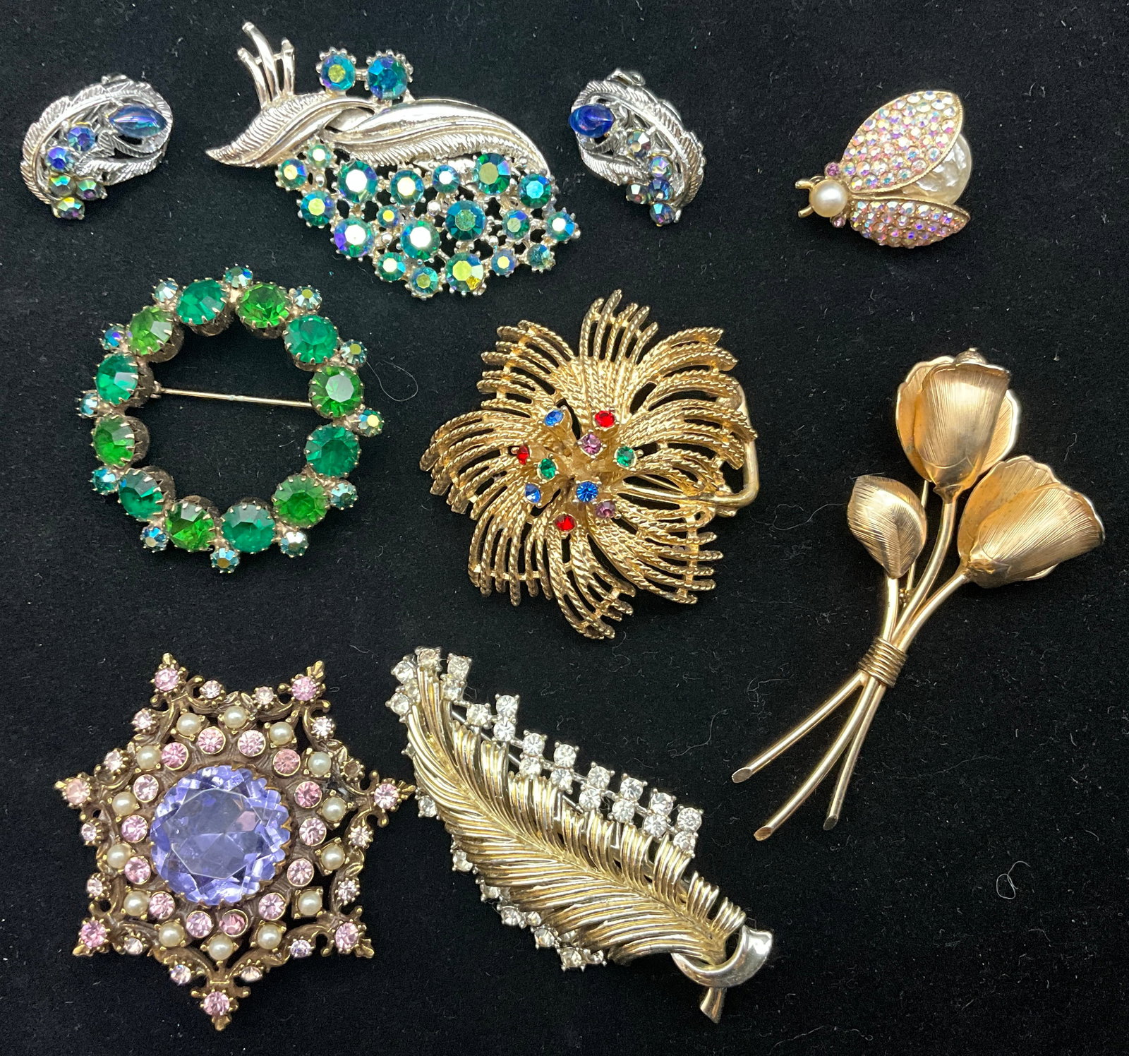 A Collection of Vintage Costume Jewelry Brooches and Earrings - 2