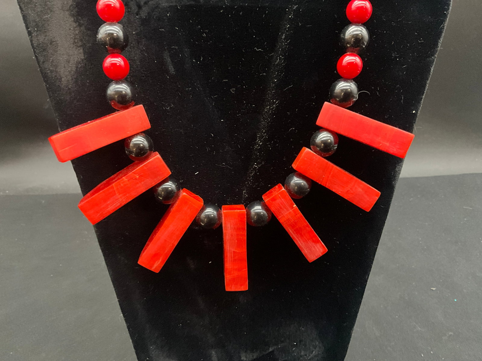 ANKA Art Deco Style Red and Black Bakelite Fringe Necklace - 3