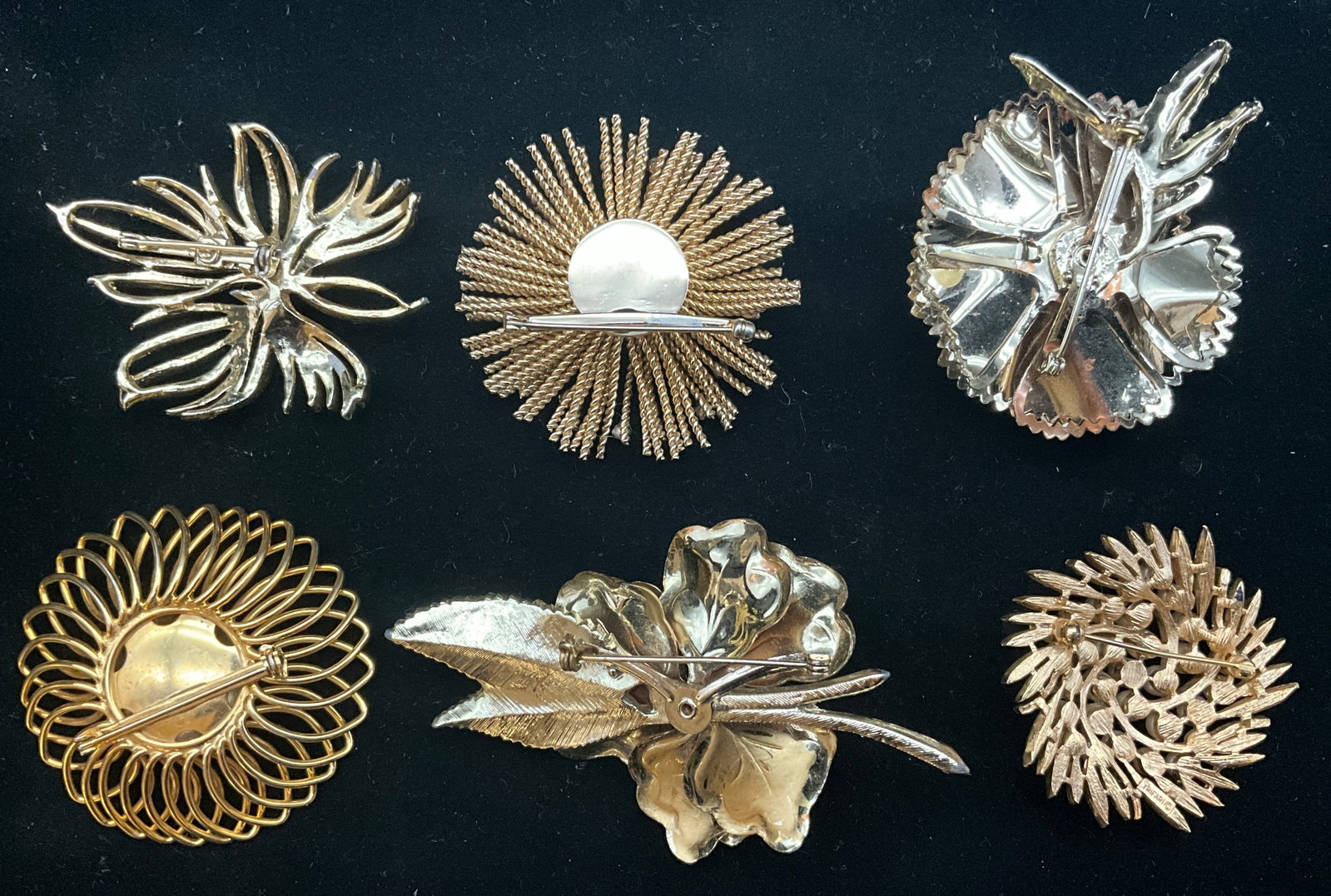 A Collection of Six Vintage Costume Jewelry Brooches including Trifari and Ceil Chapman - 3