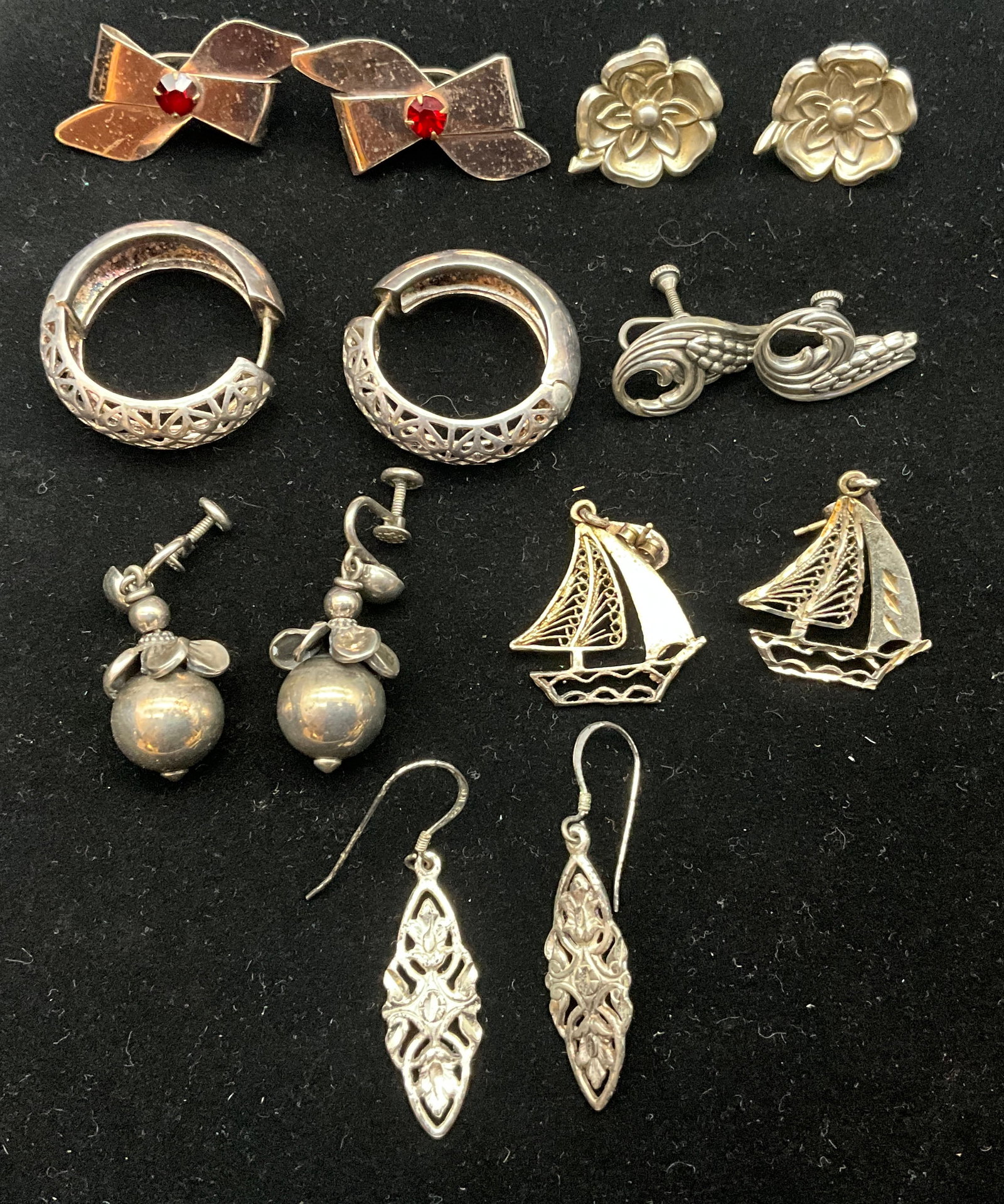 A Collection of Vintage Sterling Silver Earrings - 2