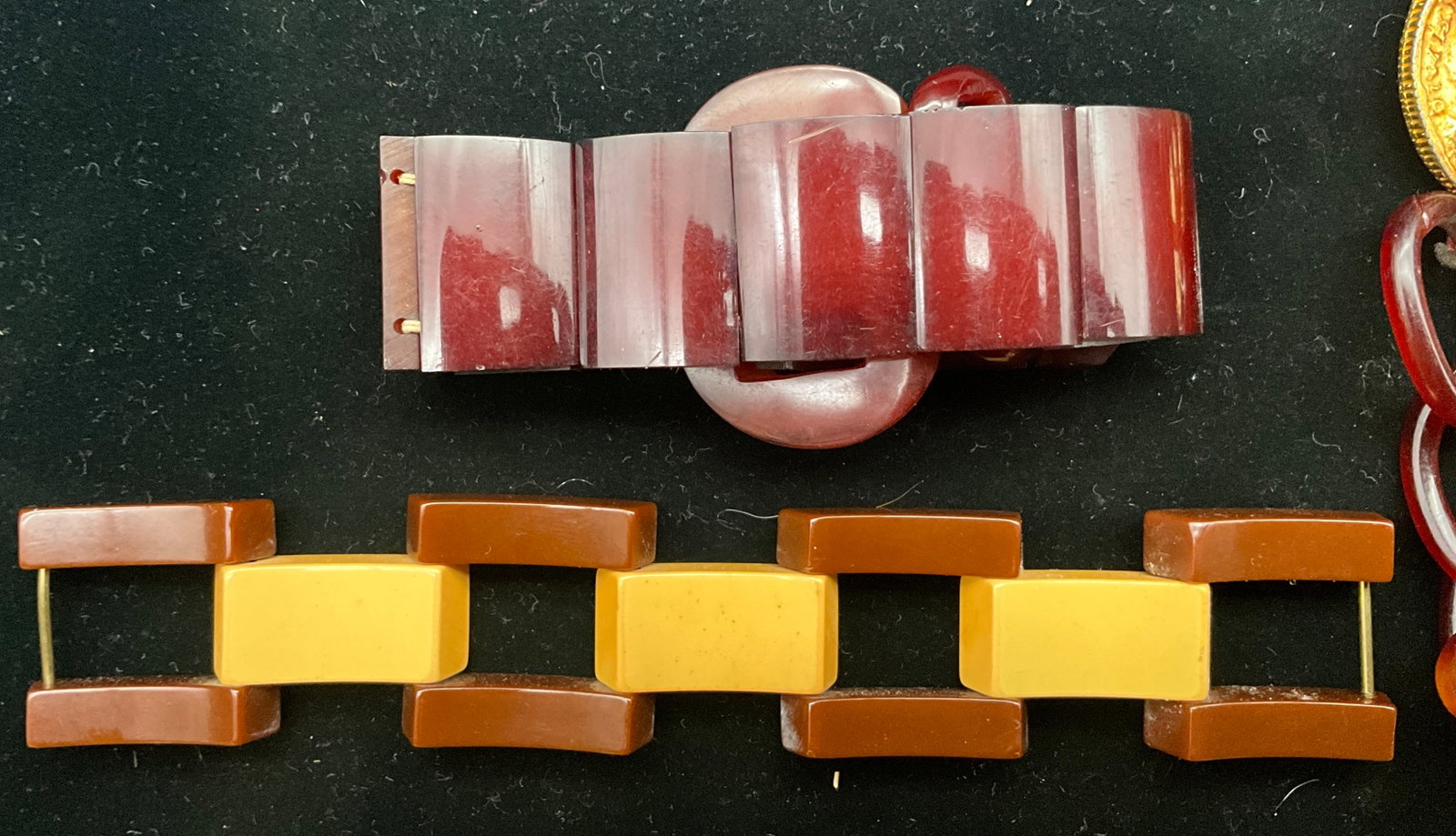 A Trio of Vintage Bakelite Jewelry including a 28 Inch Long Necklace - 4