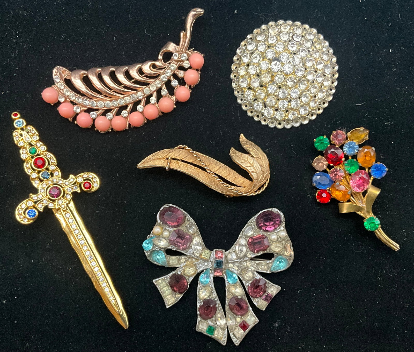 A Collection of Vintage and Contemporary Costume Jewelry Brooches Including Romac - 2