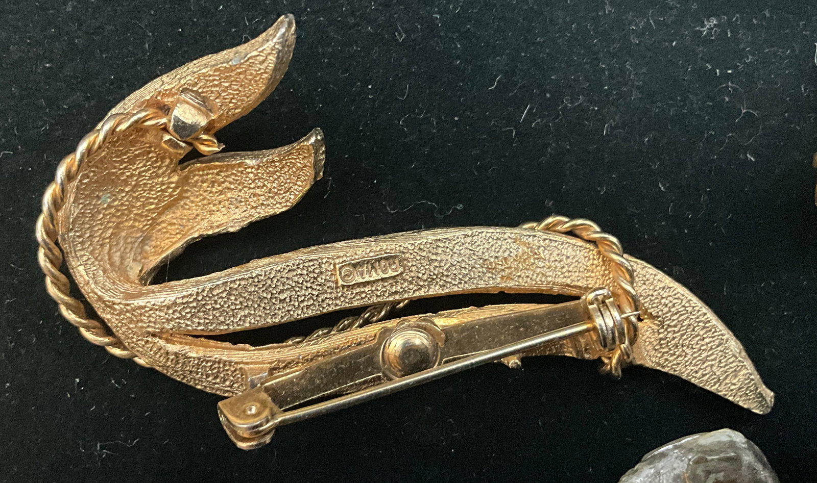 A Collection of Vintage and Contemporary Costume Jewelry Brooches Including Romac - 4