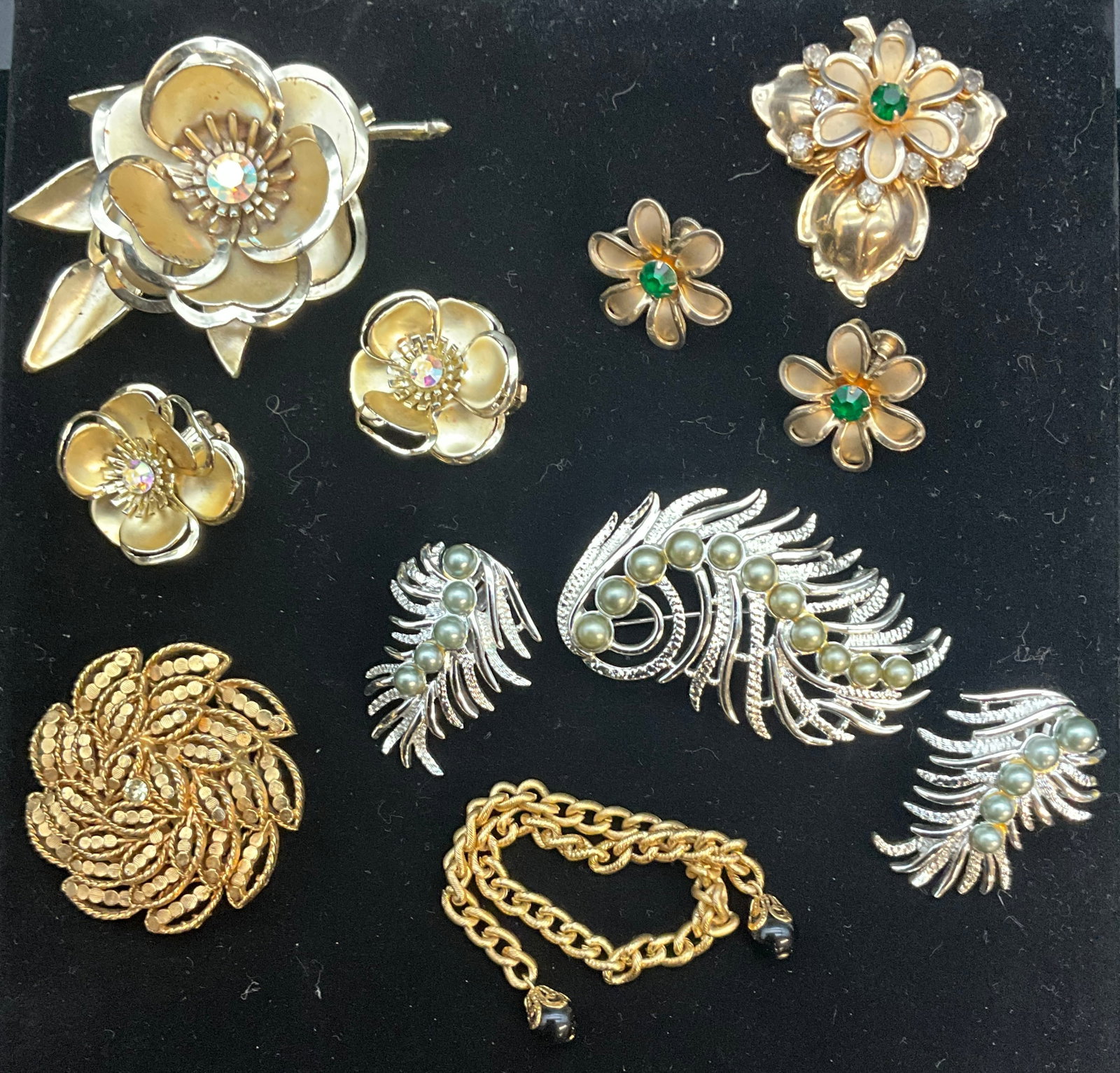 A Collection of Vintage Costume Jewelry Including Capri and Sarah Coventry - 2