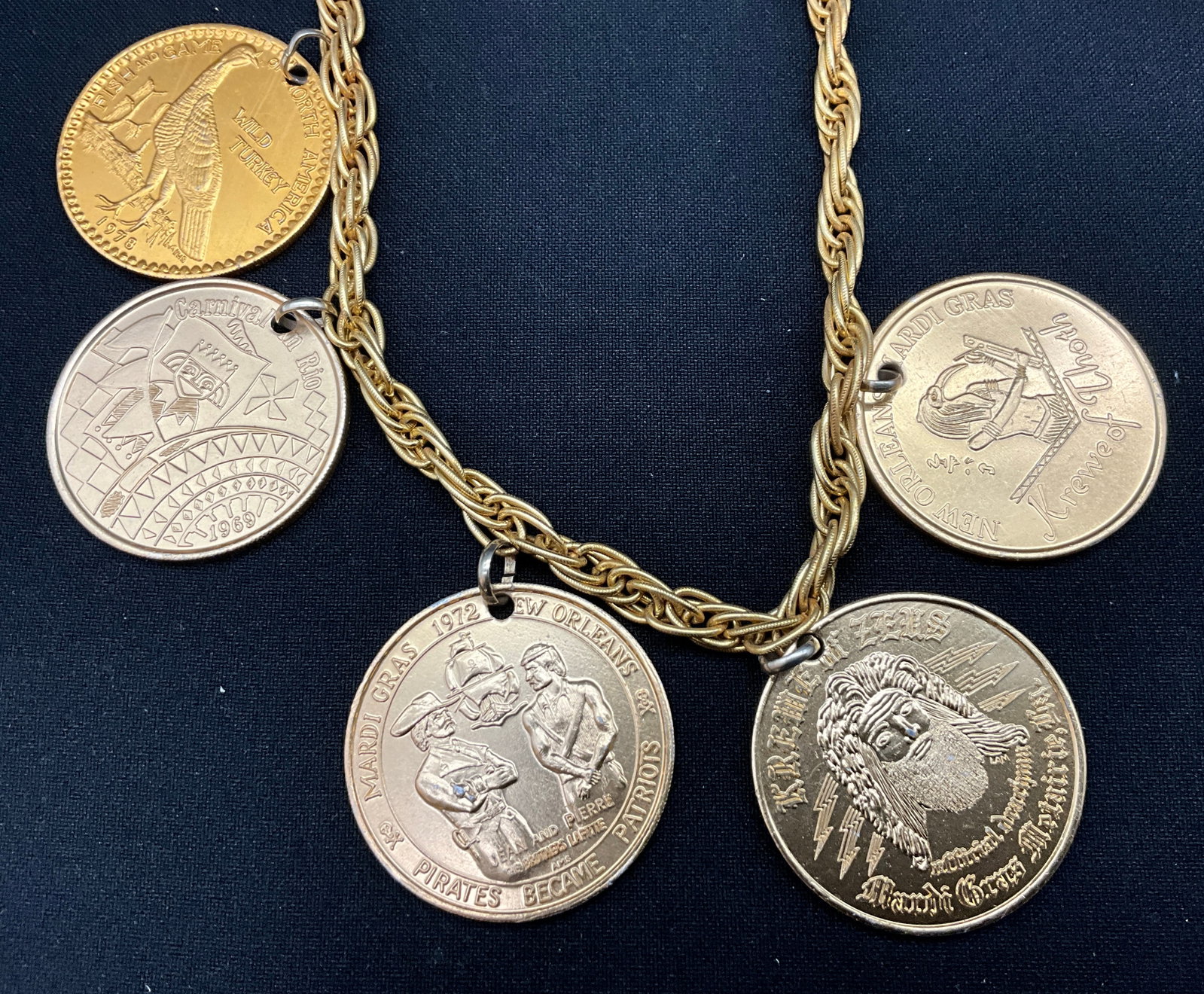 An Assortment of Vintage Gold Tone Costume Jewelry - 3