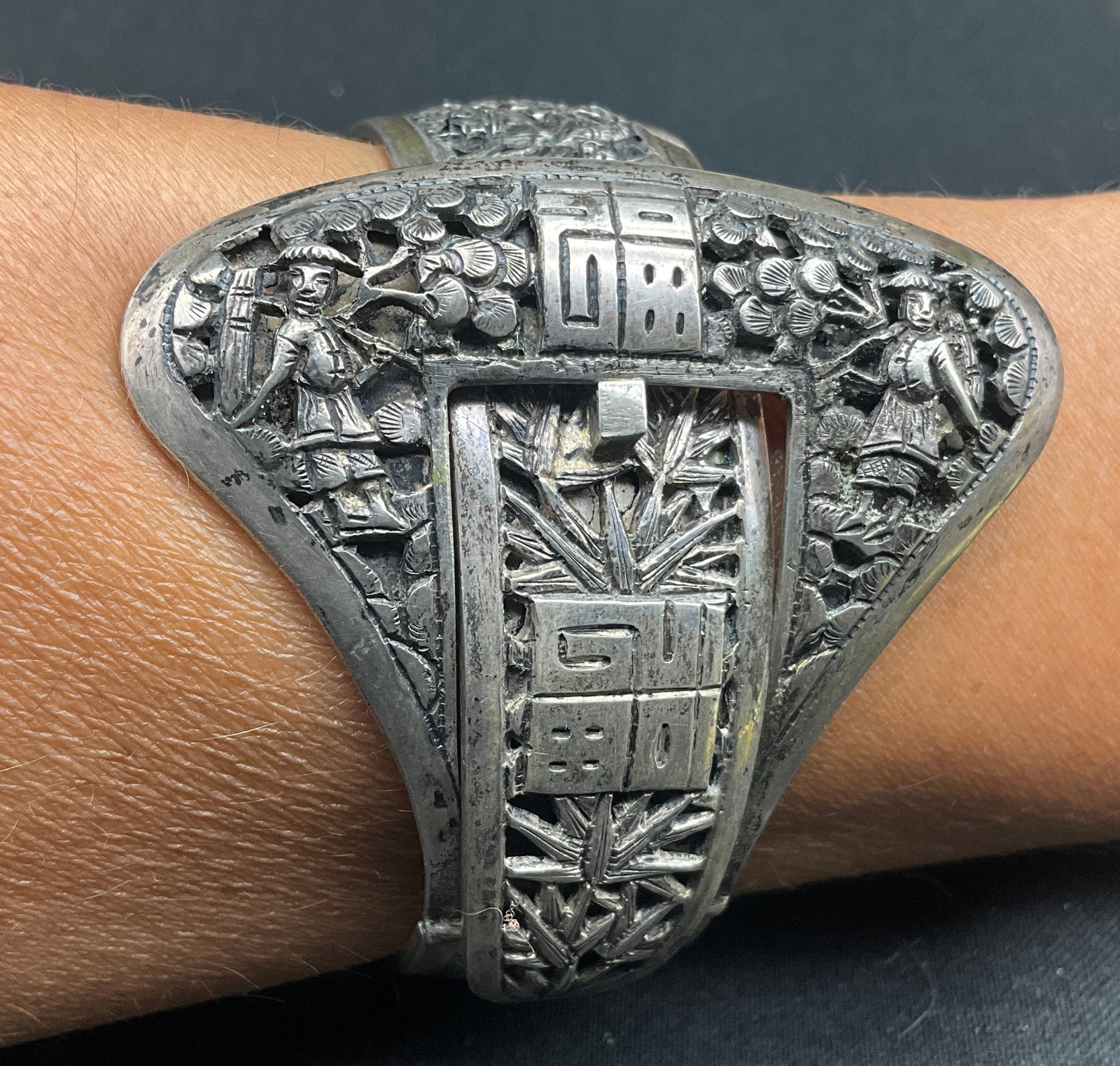 Chinese Export Silver-Tone Repousse and Pierced Work Hinged Bangle - 2
