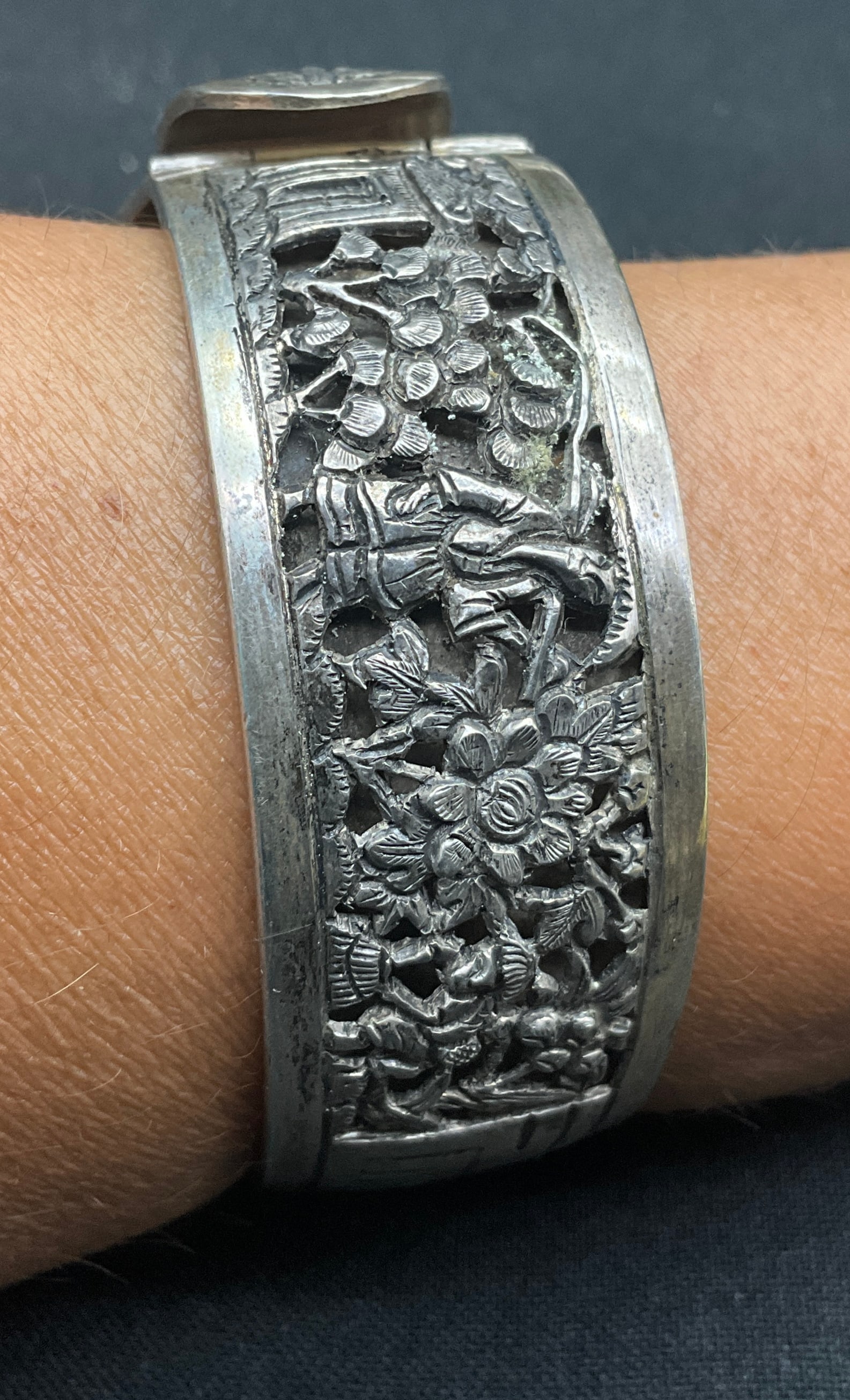 Chinese Export Silver-Tone Repousse and Pierced Work Hinged Bangle - 3