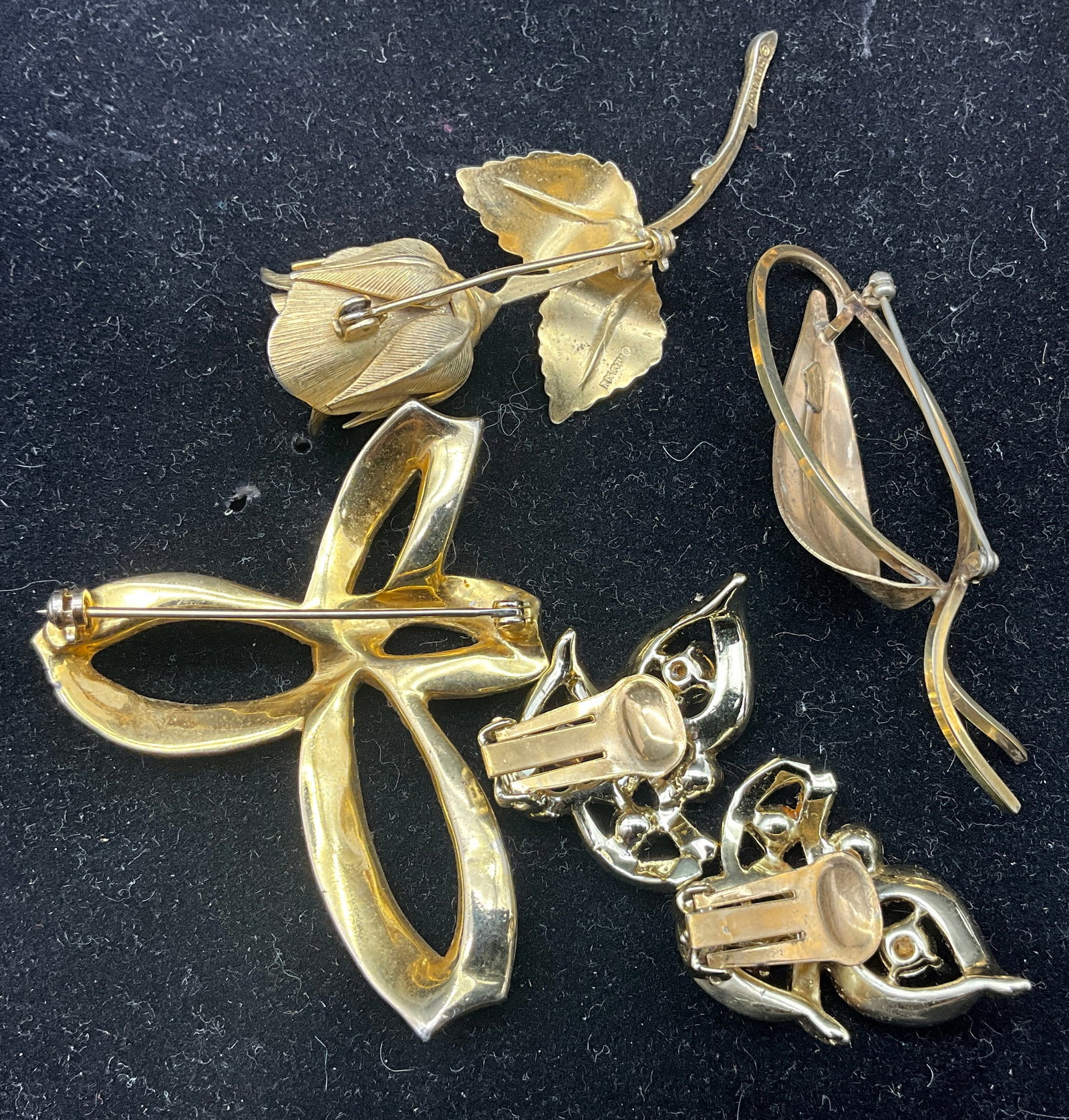 A Collection of Mid-Century Gold-Tone Costume Jewelry - 4
