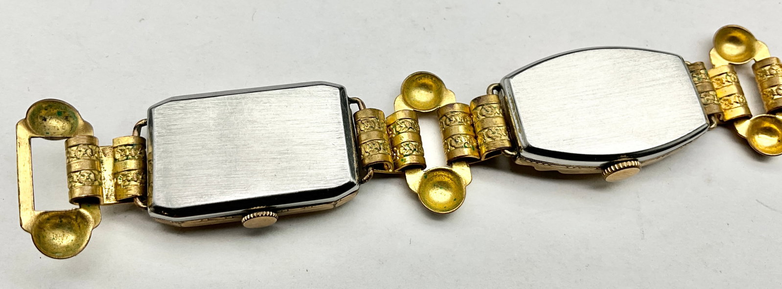 A Group of Four Art Deco Ladies Wristwatches Configured as a Bracelet - 5